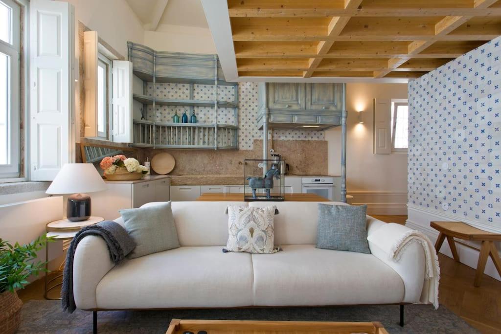BOUTiQUE Rentals- LOvPORTO Ribeira historic center view 2
