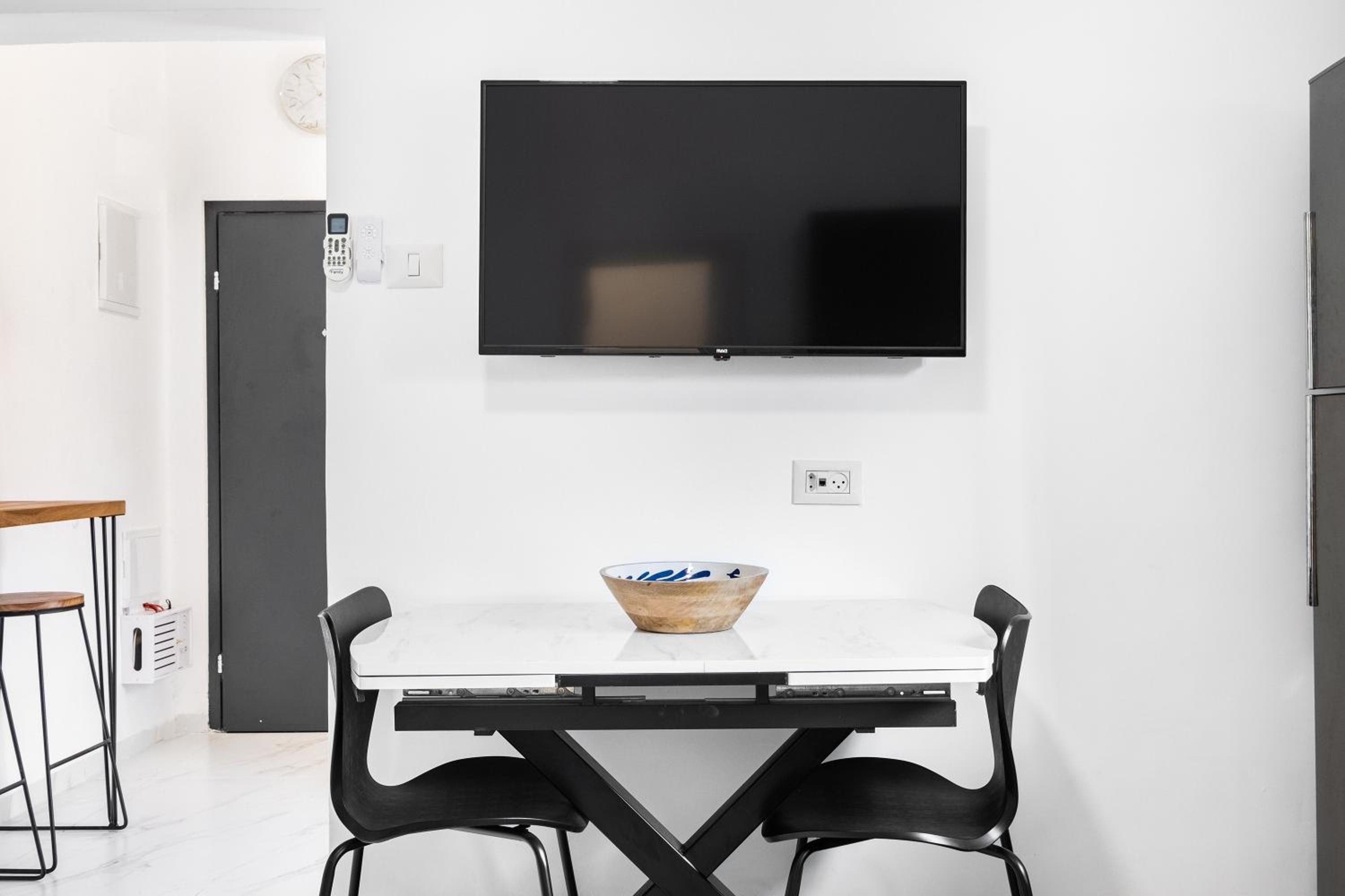 Moroccan style apartment near Bahai Gardens view 4
