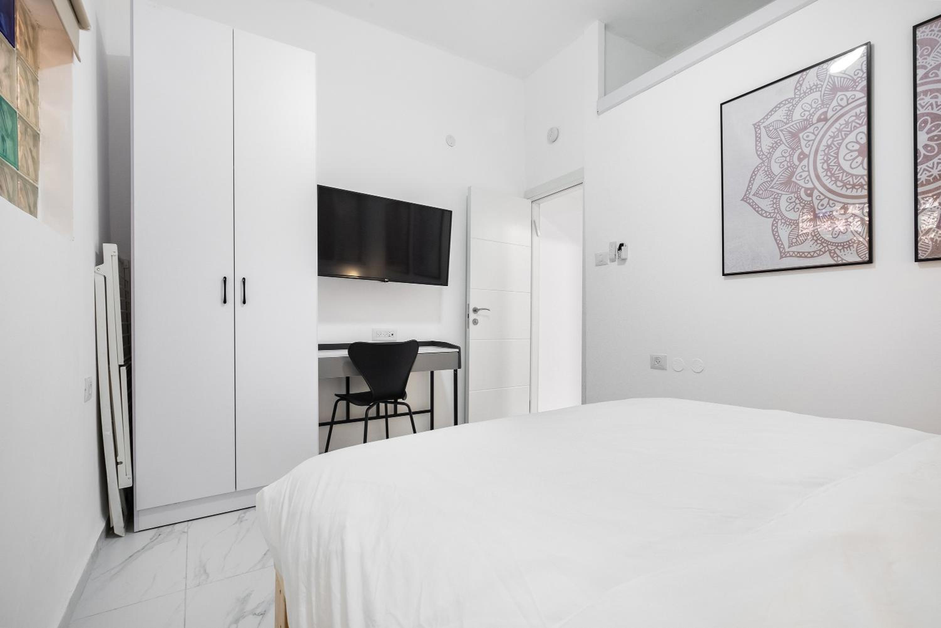 Moroccan style apartment near Bahai Gardens view 3