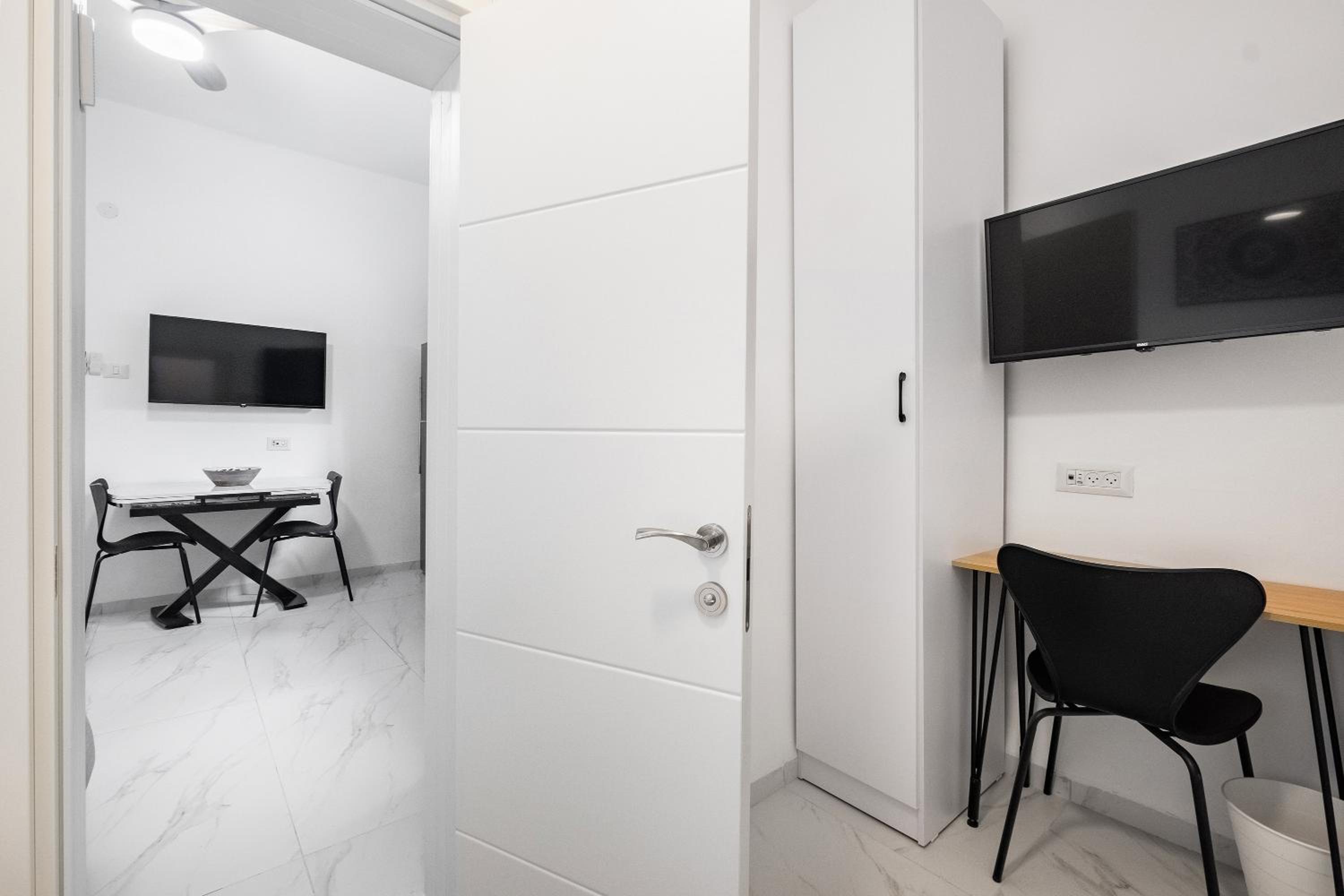 Moroccan style apartment near Bahai Gardens view 2