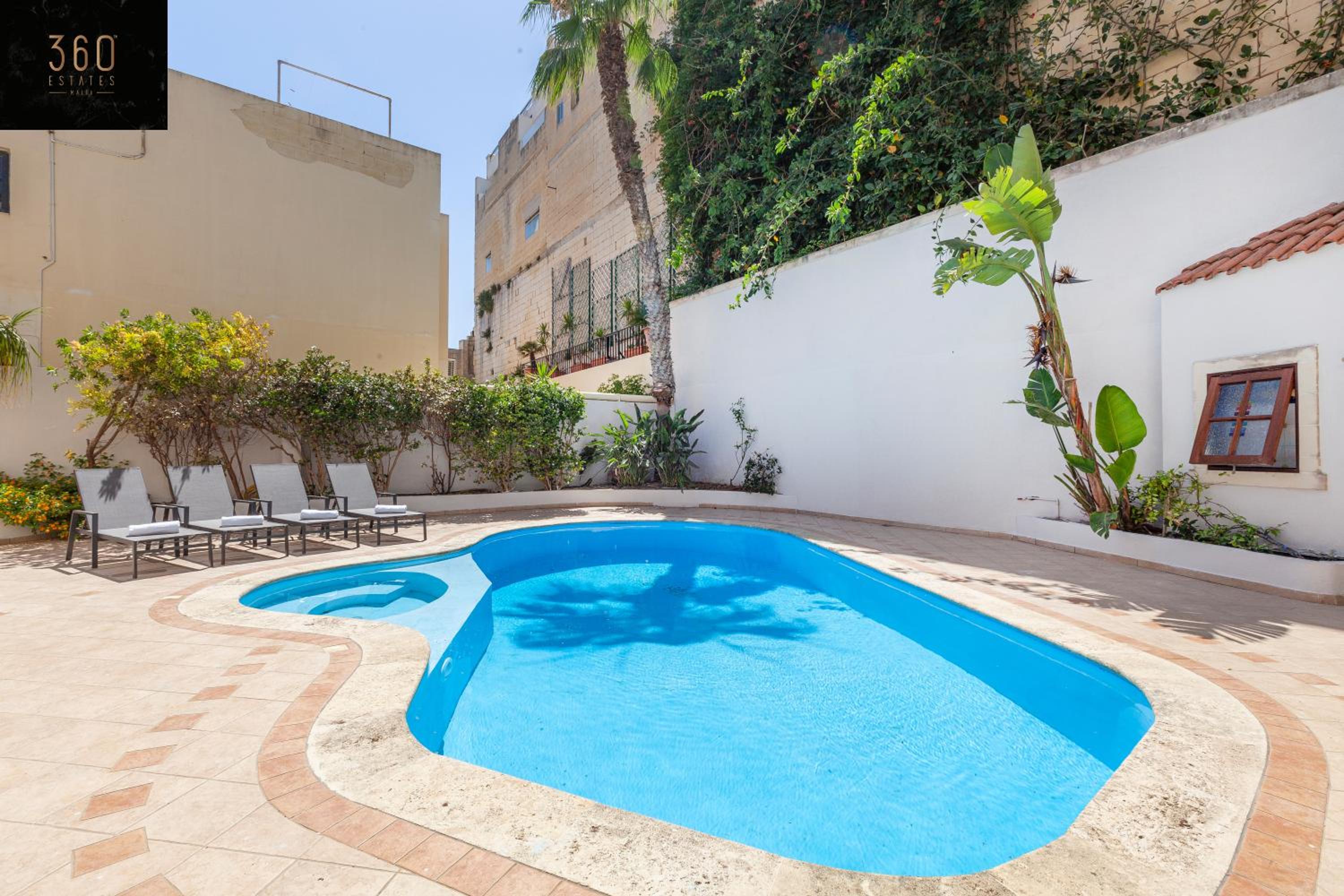 Bungalow villa with SUPER POOL AREA with WIFI & AC by 360 Estates photo 4