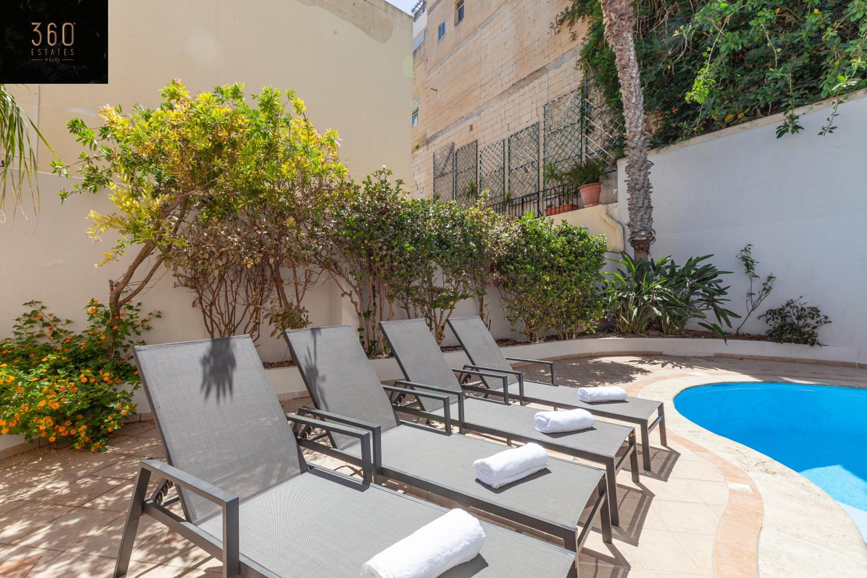 Bungalow villa with SUPER POOL AREA with WIFI & AC by 360 Estates photo 3