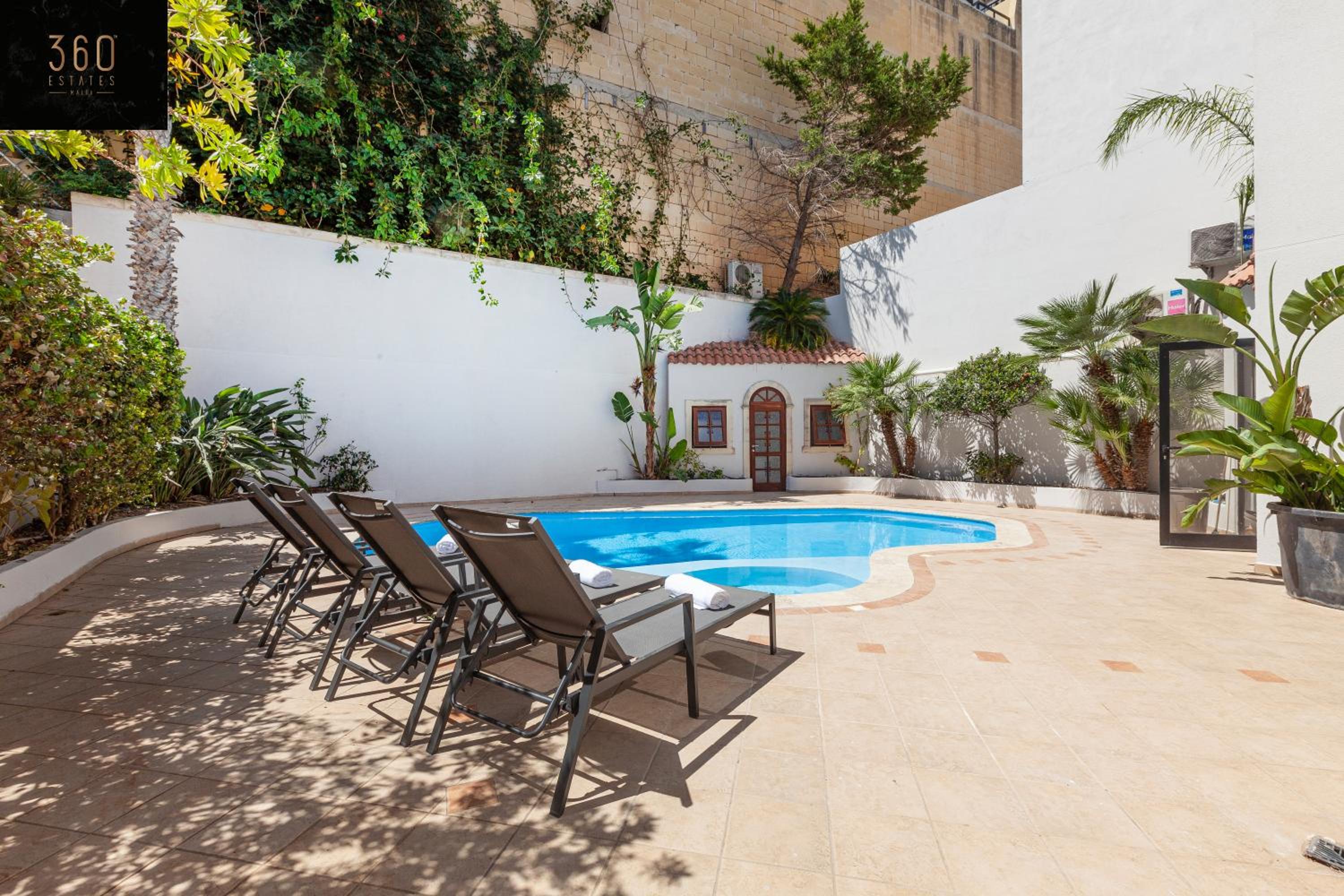 Bungalow villa with SUPER POOL AREA with WIFI & AC by 360 Estates photo 2