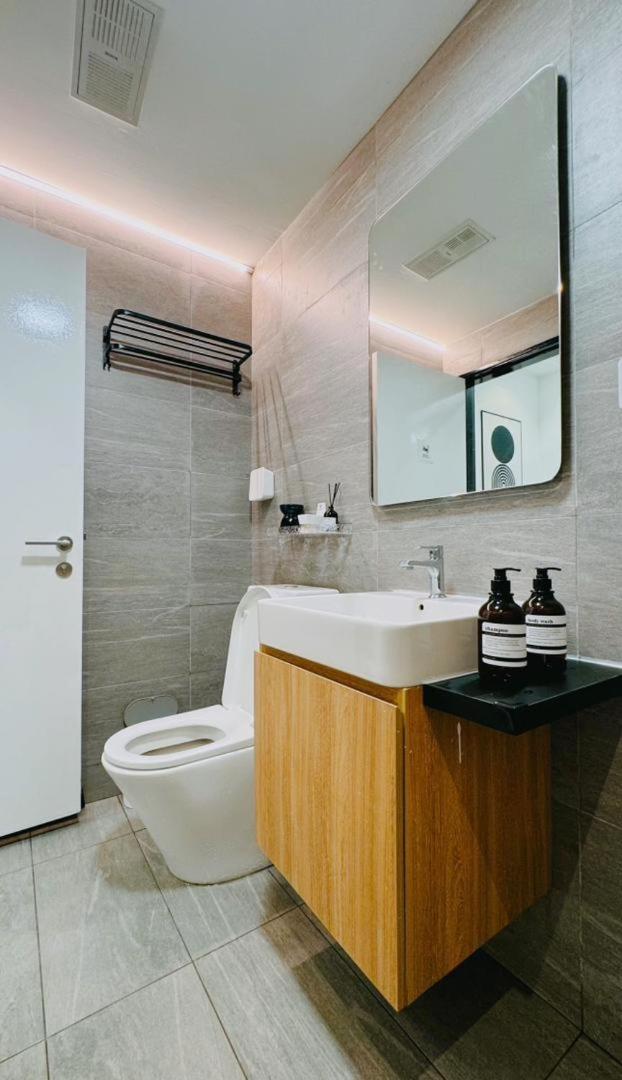 Revo Aurora Pavilion Bukit Jalil 2-5 Pax Stay Free Parking by D'Summer91 20A