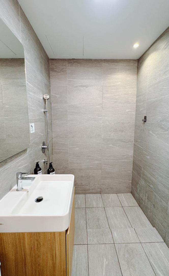 Revo Aurora Pavilion Bukit Jalil 2-5 Pax Stay Free Parking by D'Summer91 20A