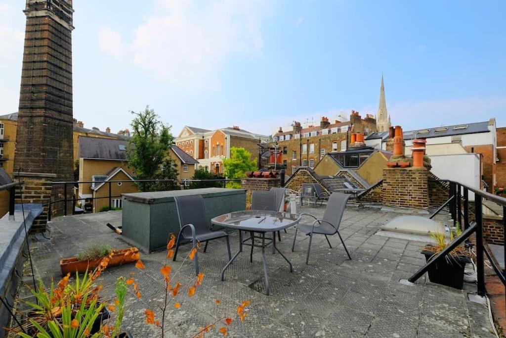 Roof Terrace Flat in Hampstead - Pass the Keys