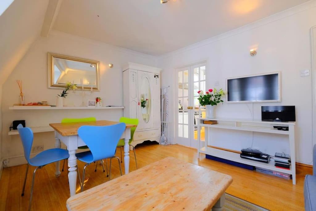 Roof Terrace Flat in Hampstead - Pass the Keys