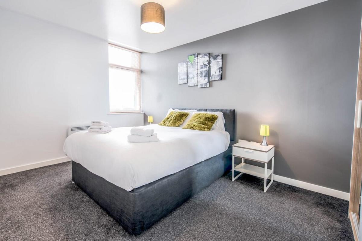 Modern & Central 1KB Apt Salford Quays view 4