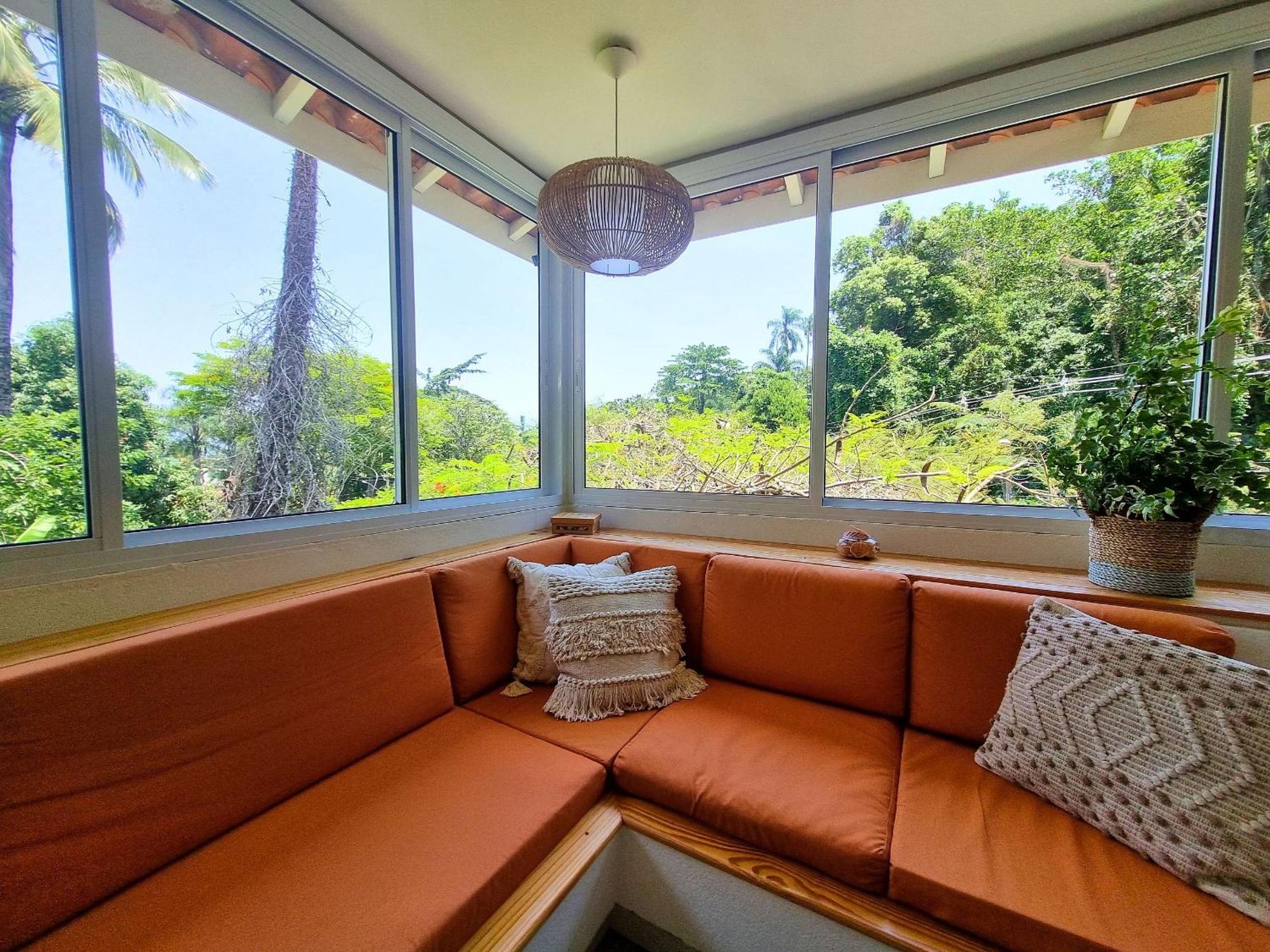 Casas com jacuzzi e churrasqueira a 500 metros da Praia do Perequê na Ilhabela
