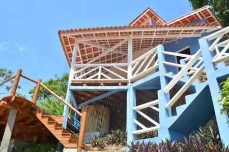 Casas com jacuzzi e churrasqueira a 500 metros da Praia do Perequê na Ilhabela