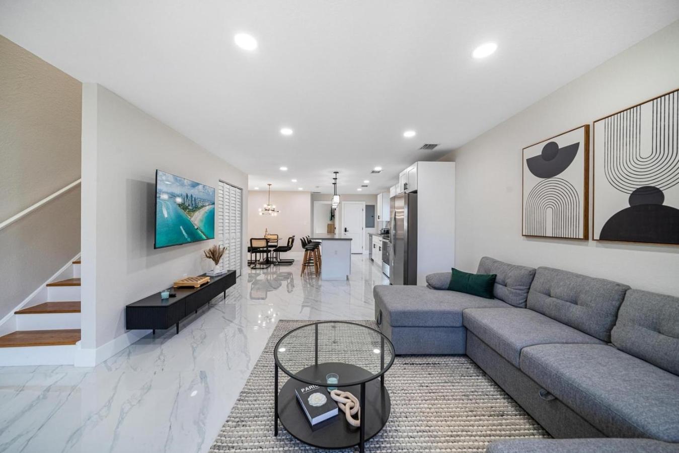 4 Bedroom Holiday Retreat BBQ Marketplace