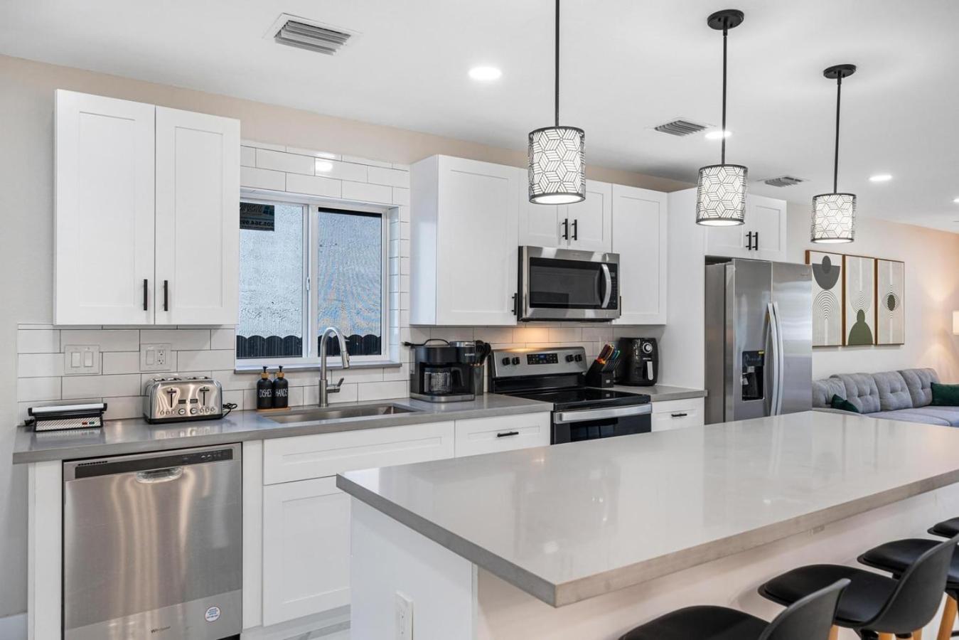 4 Bedroom Holiday Retreat BBQ Marketplace