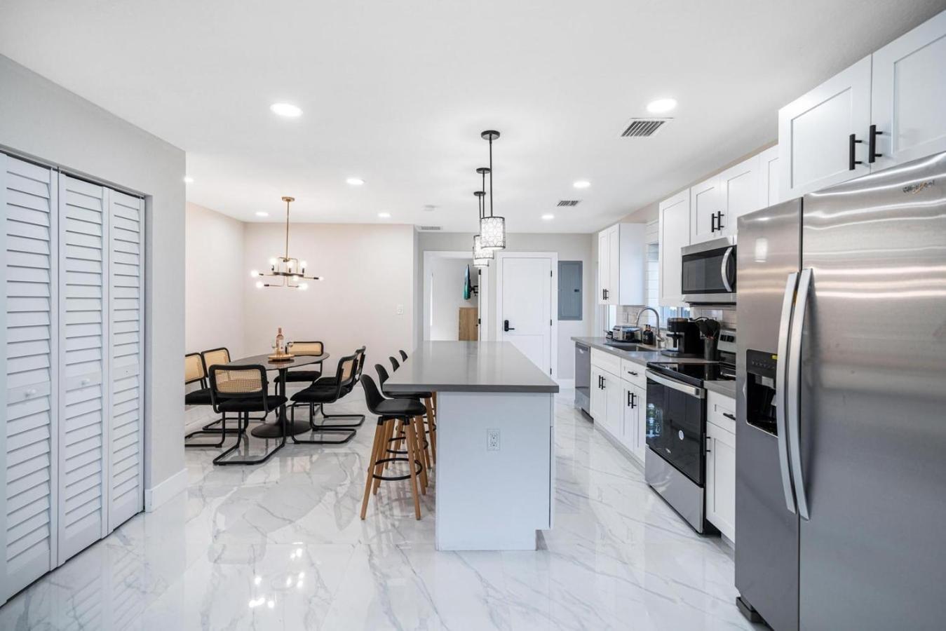 4 Bedroom Holiday Retreat BBQ Marketplace