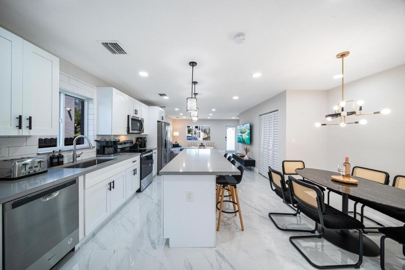 4 Bedroom Holiday Retreat BBQ Marketplace