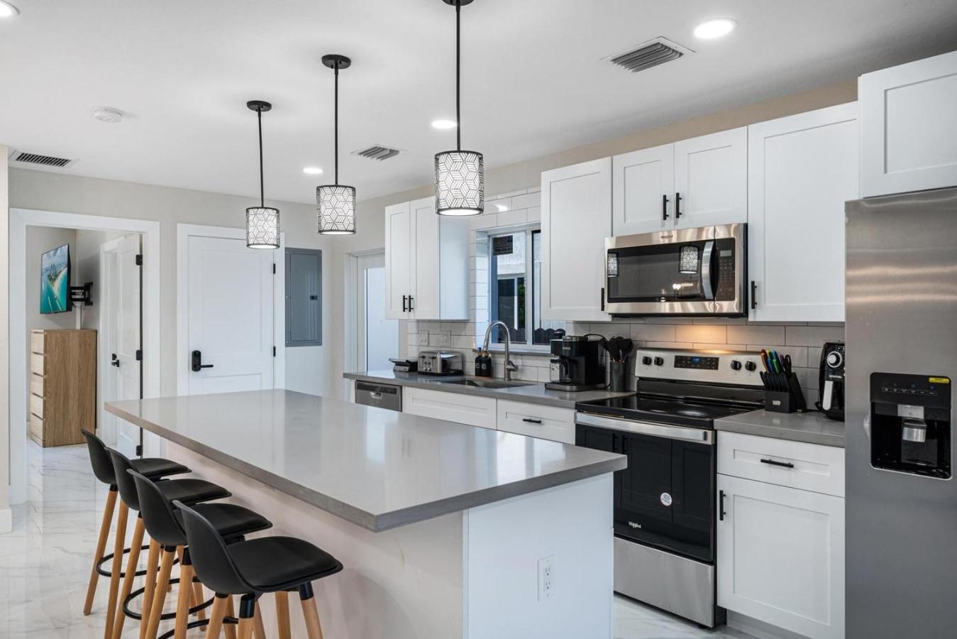 4 Bedroom Holiday Retreat BBQ Marketplace