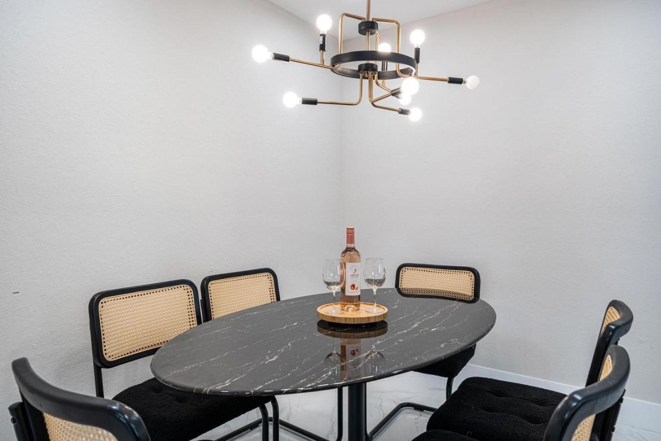 4 Bedroom Holiday Retreat BBQ Marketplace