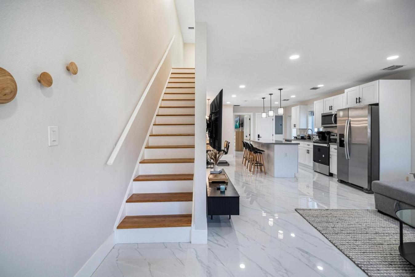4 Bedroom Holiday Retreat BBQ Marketplace