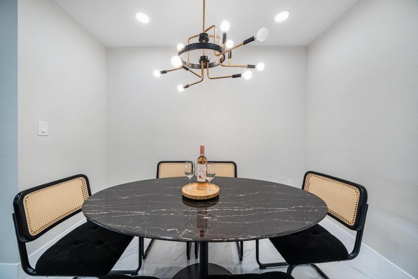 4 Bedroom Holiday Retreat BBQ Marketplace