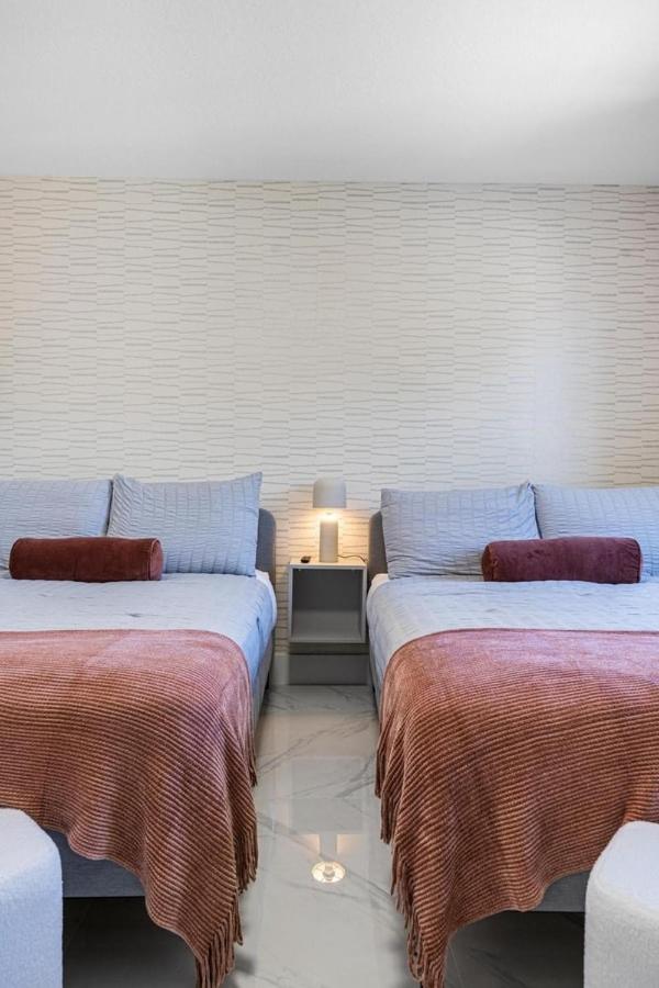 4 Bedroom Holiday Retreat BBQ Marketplace