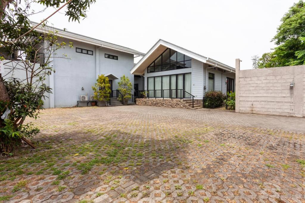 3-Bedroom Villa with Pool