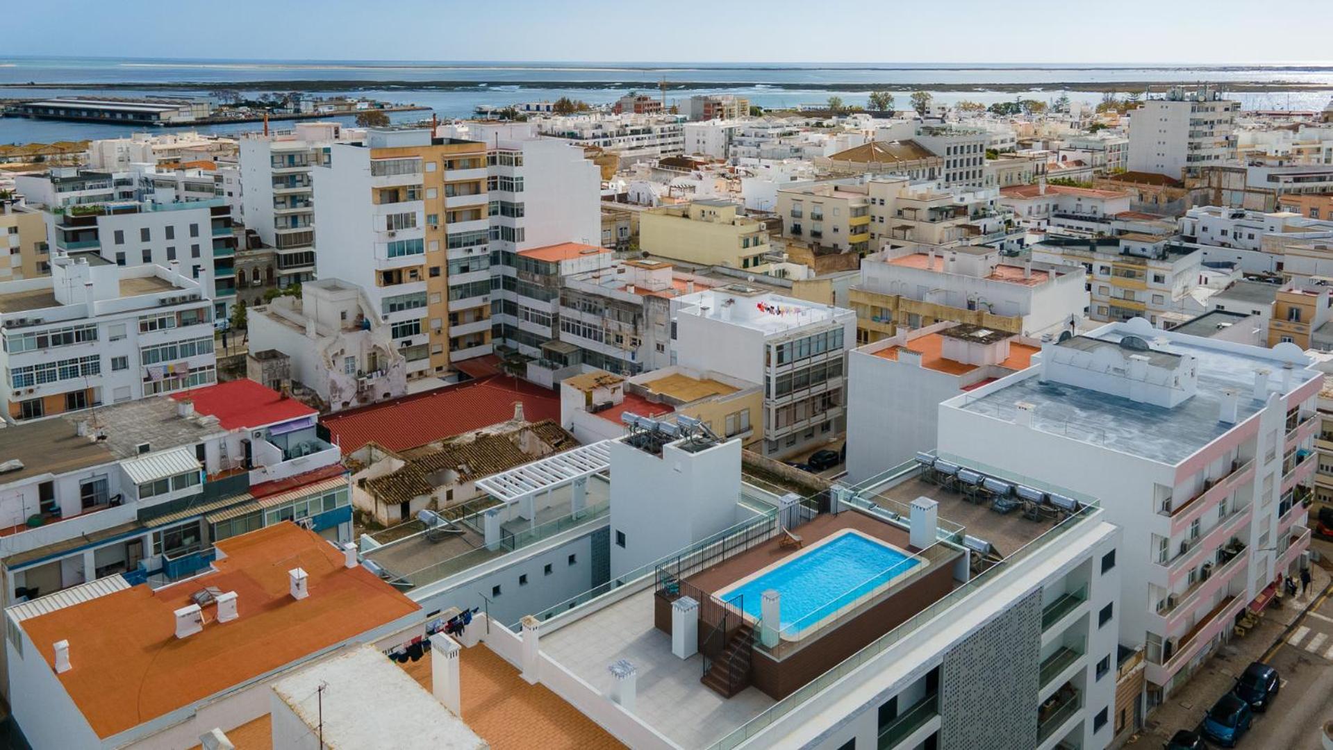 Brand New 2 BDR Flat W/Rooftop Pool by LovelyStay view 3