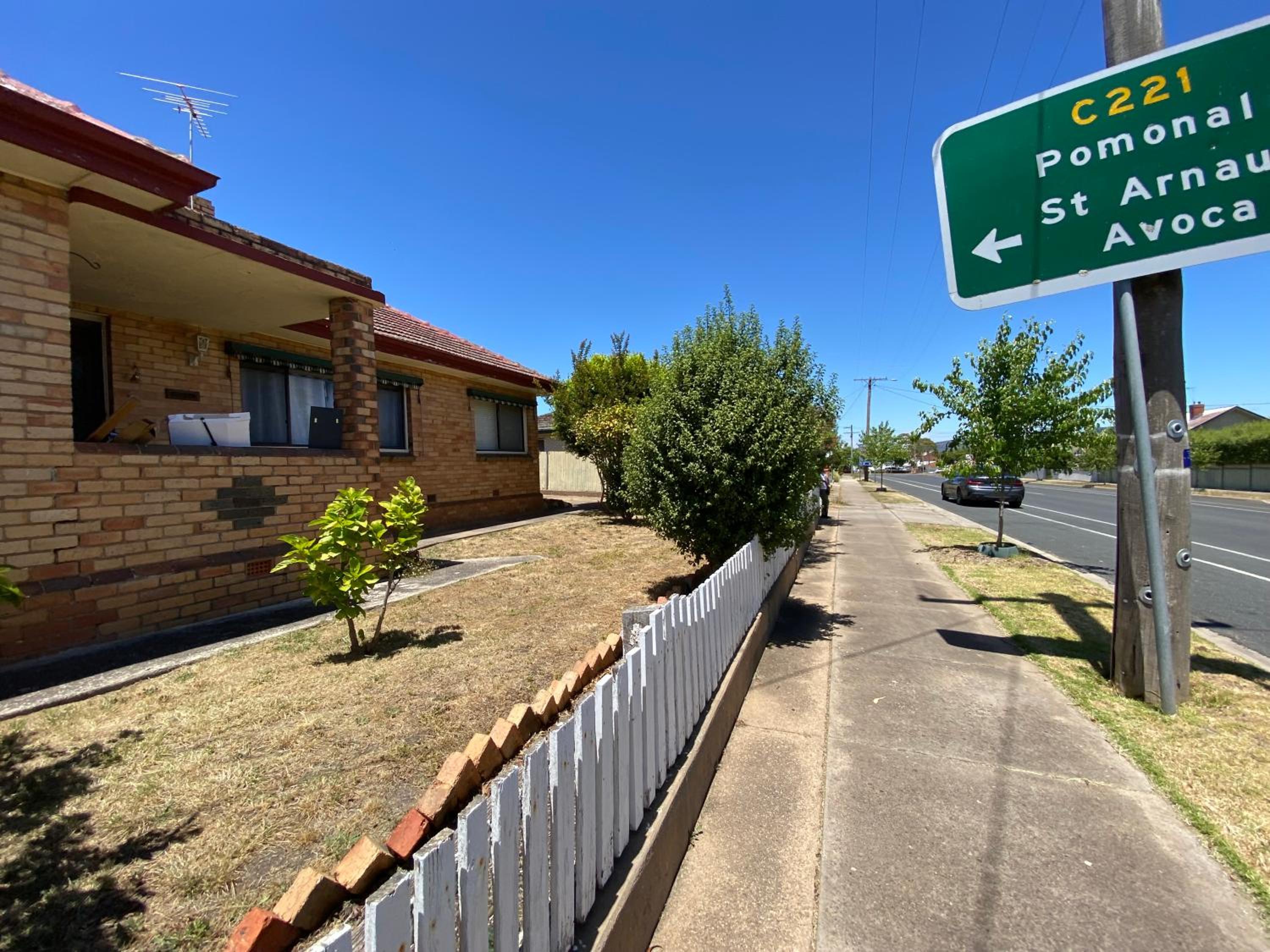 6 Beds-Whole House with 4 bedrooms -Stawell - share accommodation - 3 rooms for 5 gusts are available