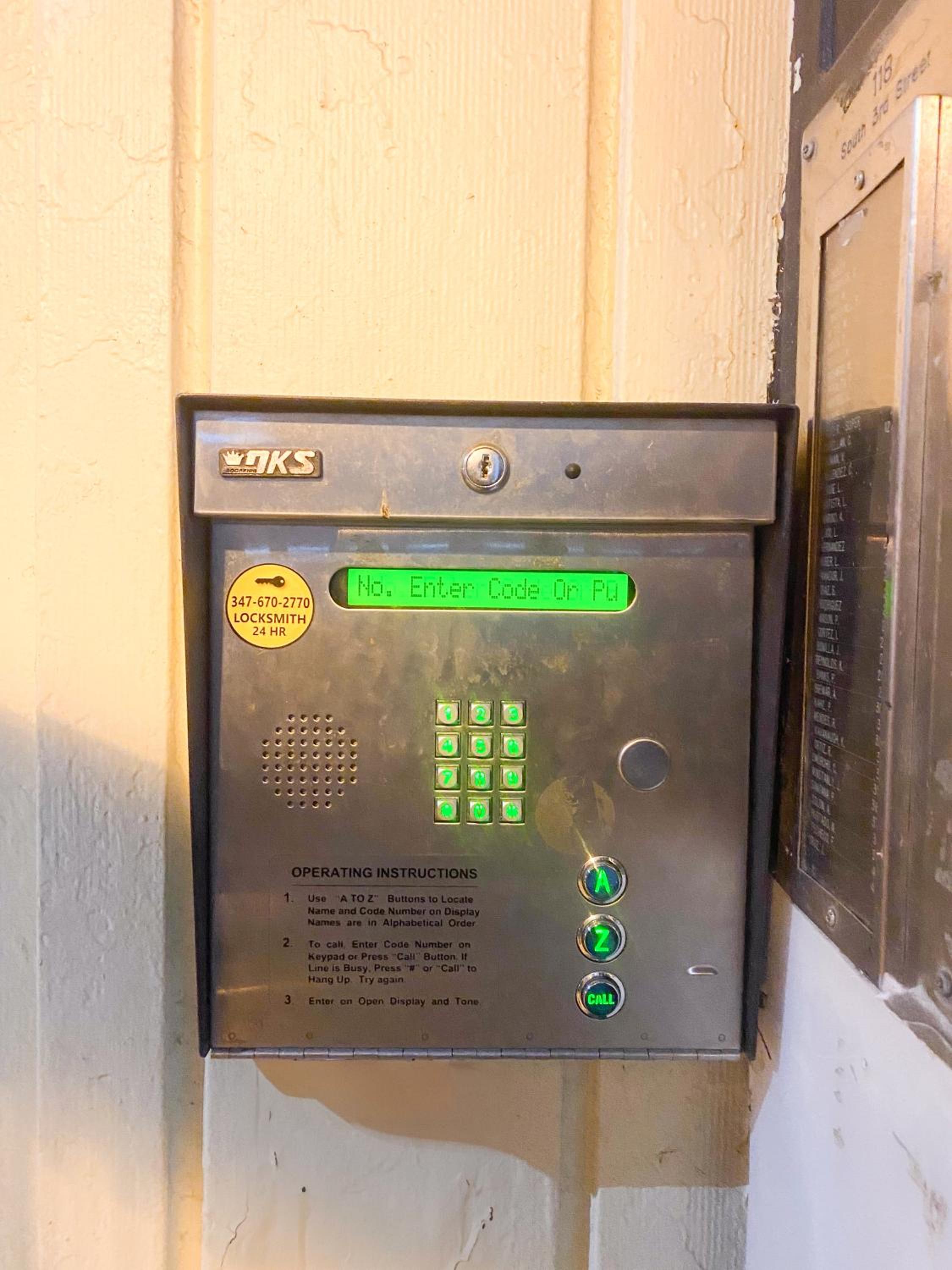 2 Bedrooms Entire Beautiful Apt in Williamsburg! view 2