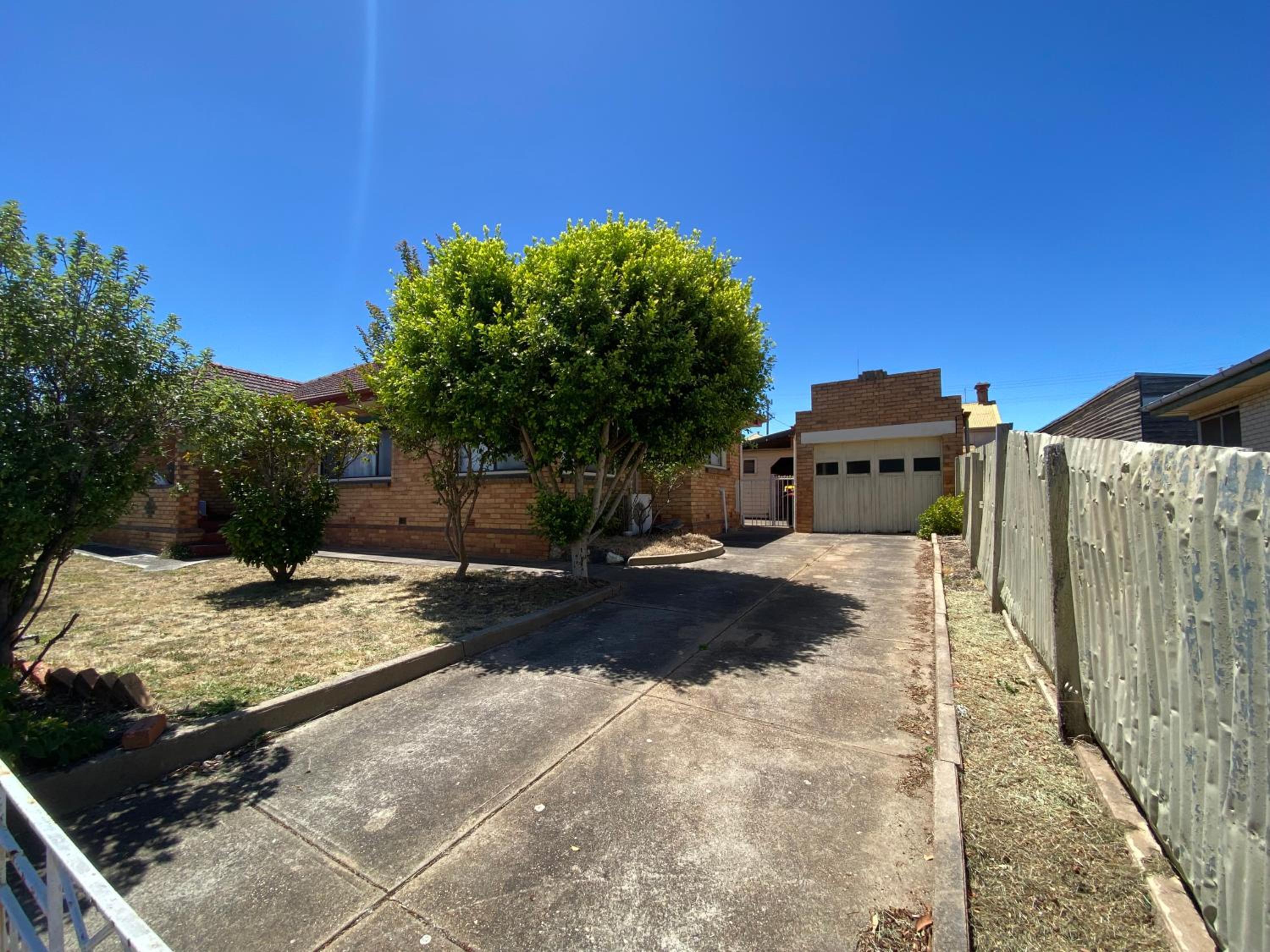 6 Beds-Whole House with 4 bedrooms -Stawell - share accommodation - 3 rooms for 5 gusts are available