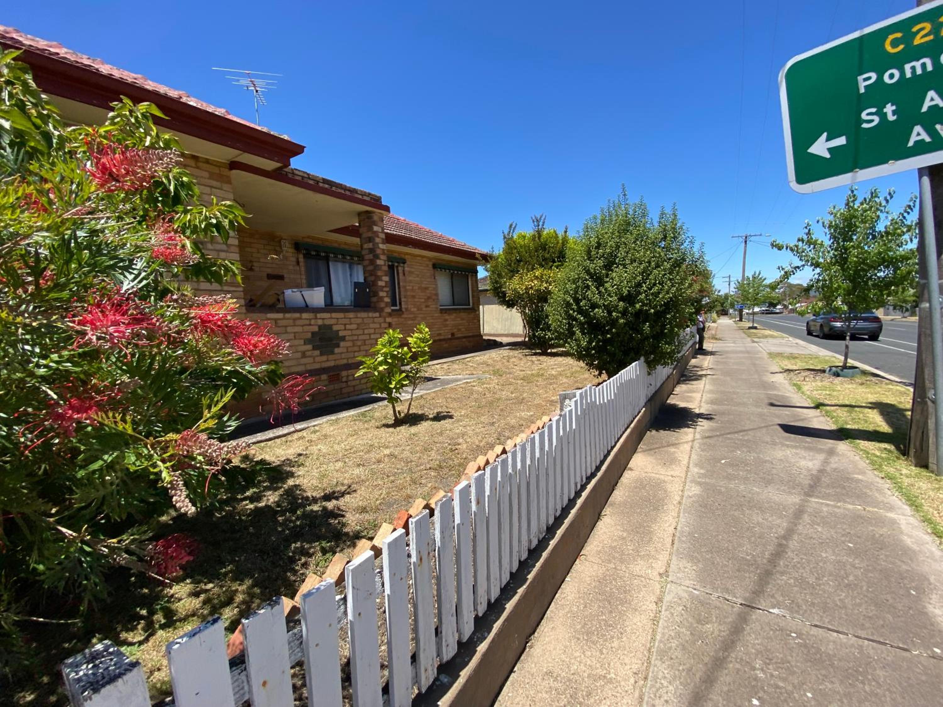 6 Beds-Whole House with 4 bedrooms -Stawell - share accommodation - 3 rooms for 5 gusts are available