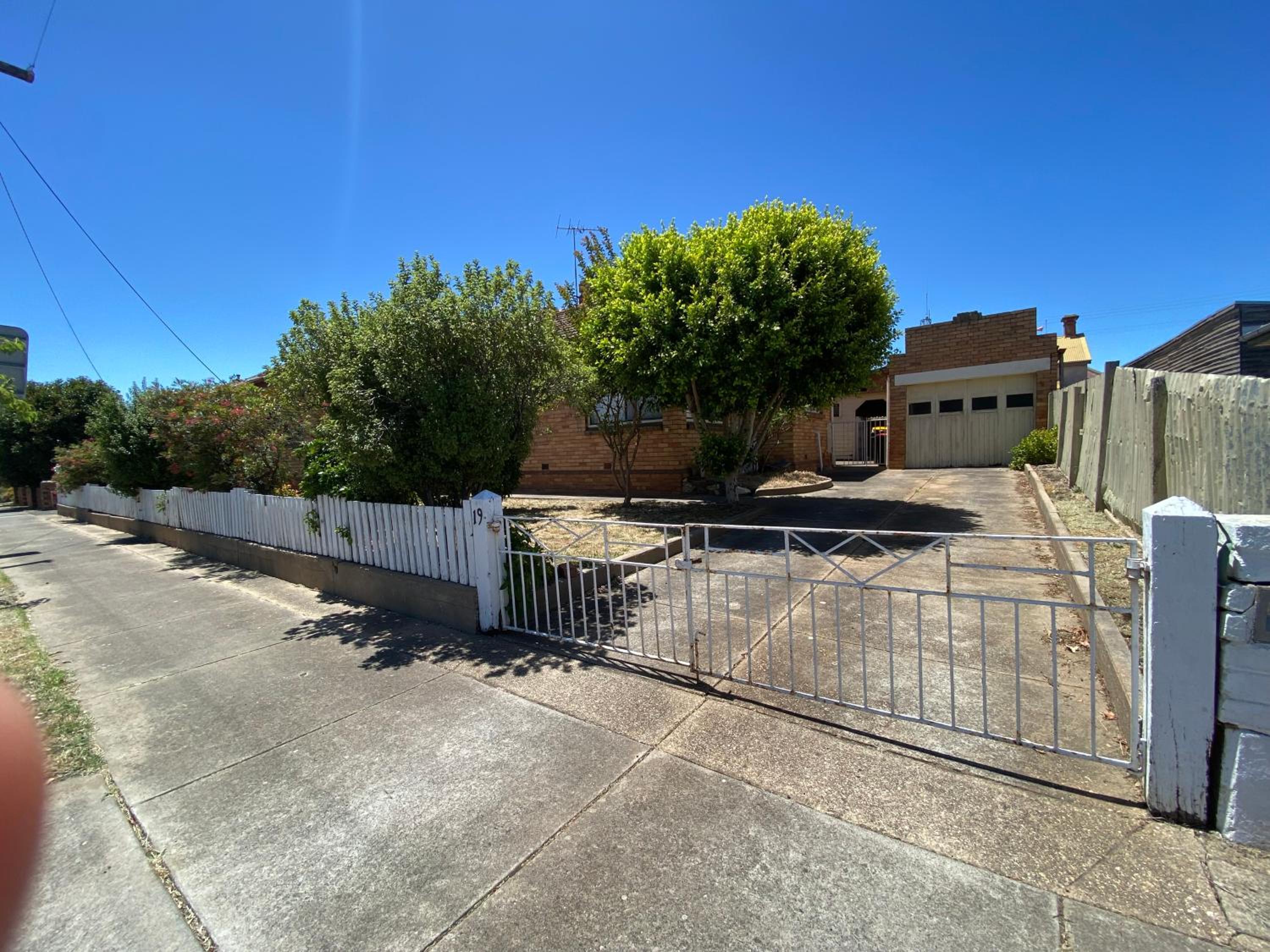 6 Beds-Whole House with 4 bedrooms -Stawell - share accommodation - 3 rooms for 5 gusts are available