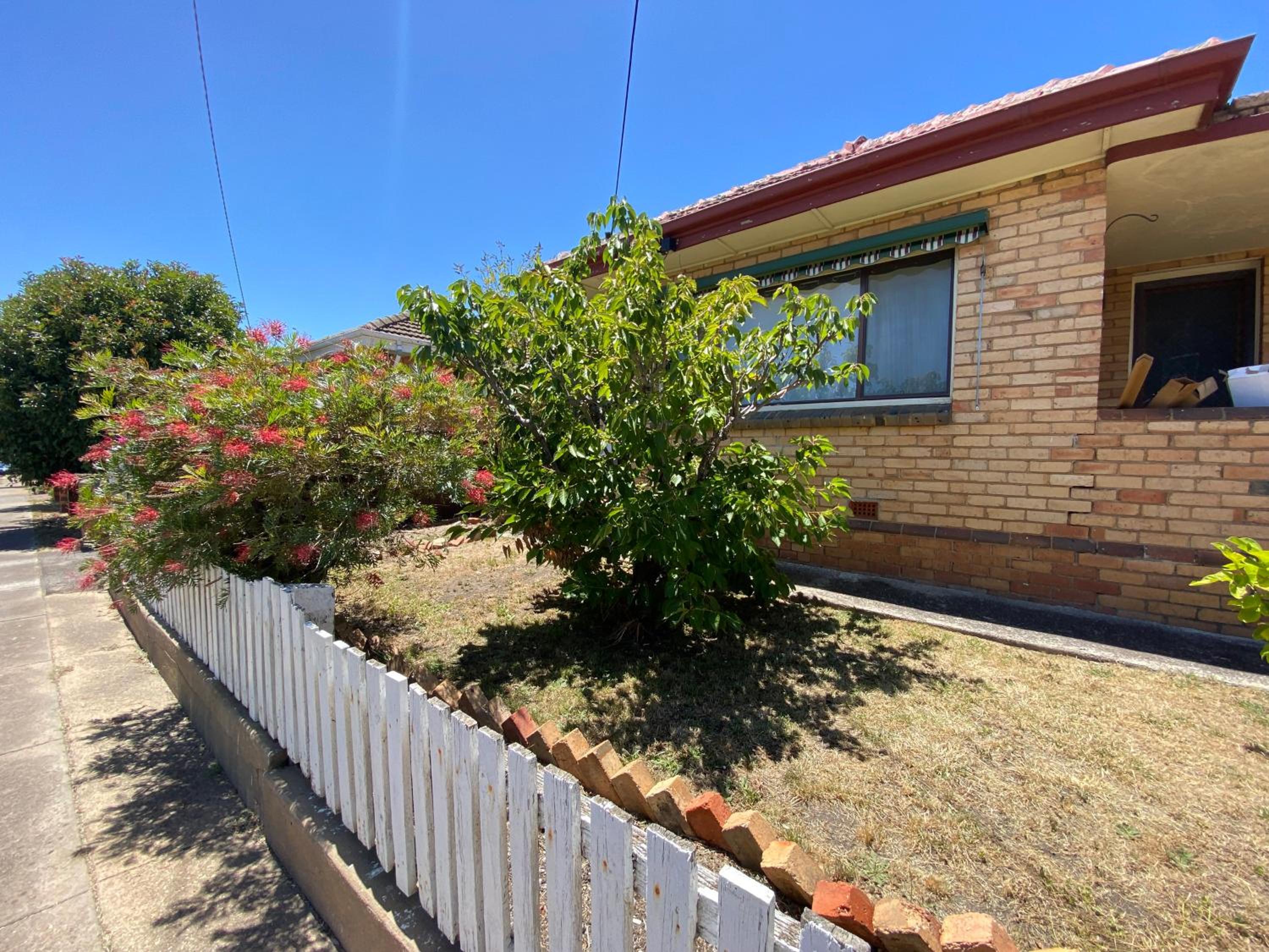 6 Beds-Whole House with 4 bedrooms -Stawell - share accommodation - 3 rooms for 5 gusts are available