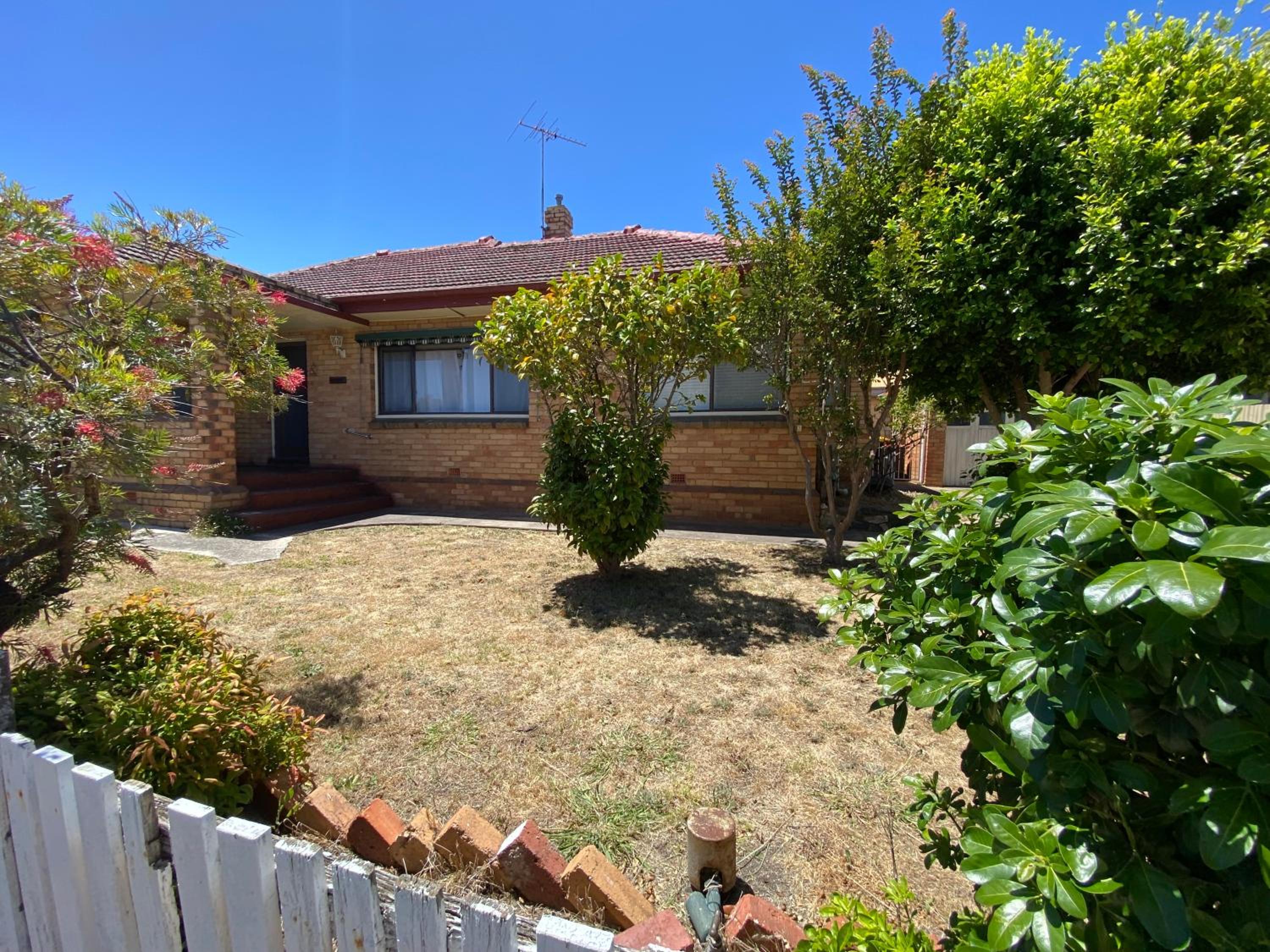 6 Beds-Whole House with 4 bedrooms -Stawell - share accommodation - 3 rooms for 5 gusts are available