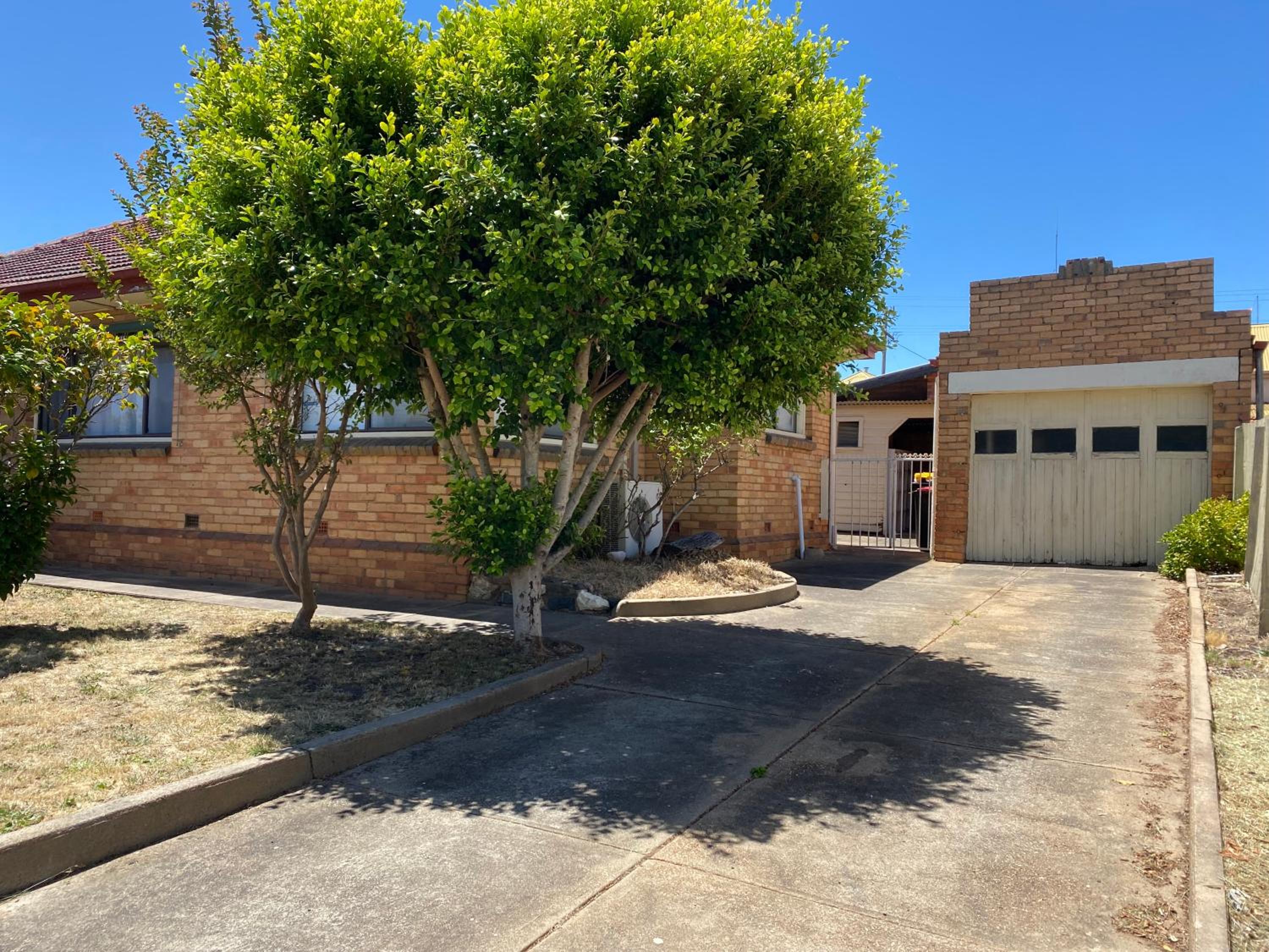 6 Beds-Whole House with 4 bedrooms -Stawell - share accommodation - 3 rooms for 5 gusts are available