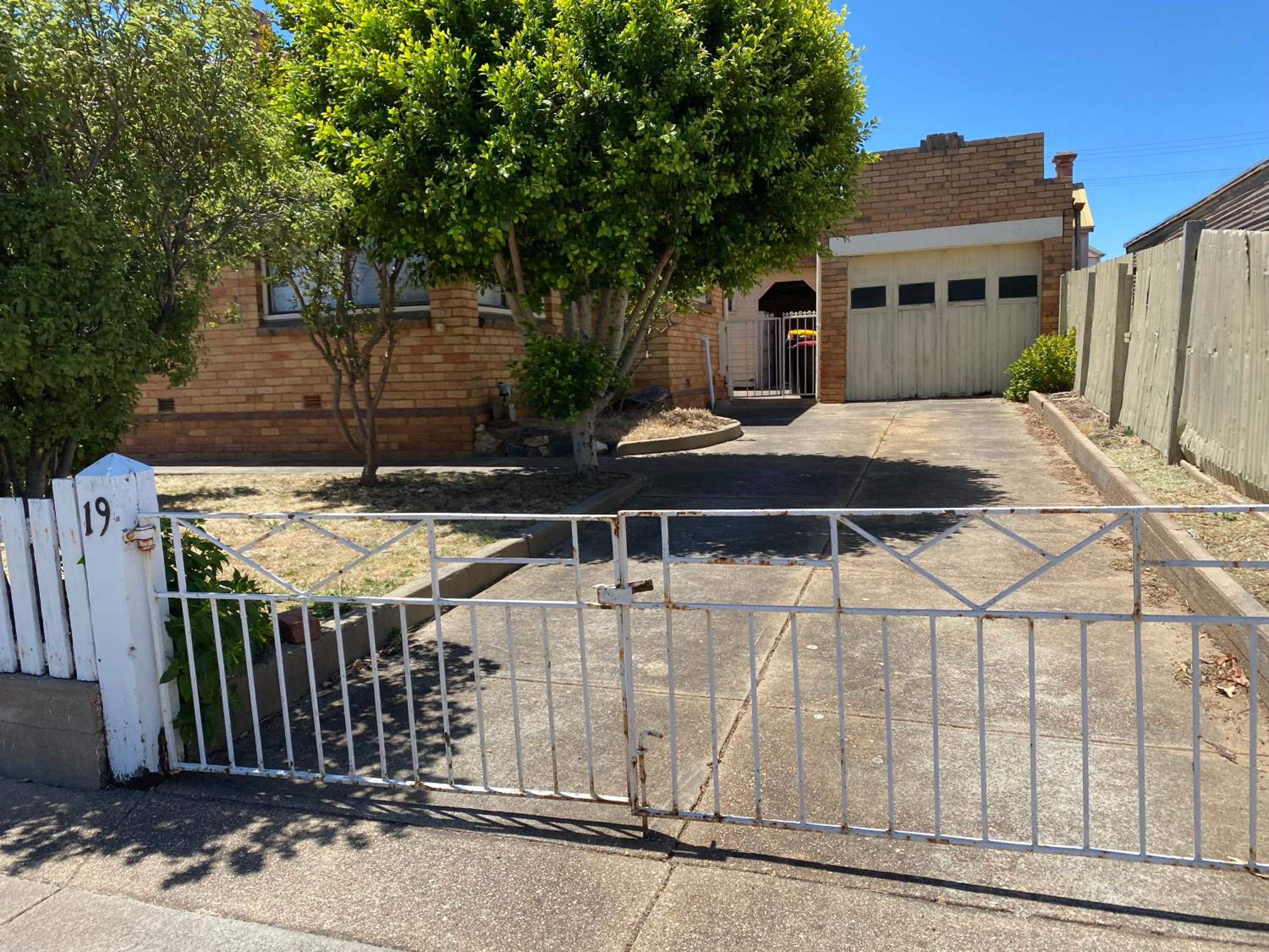 6 Beds-Whole House with 4 bedrooms -Stawell - share accommodation - 3 rooms for 5 gusts are available