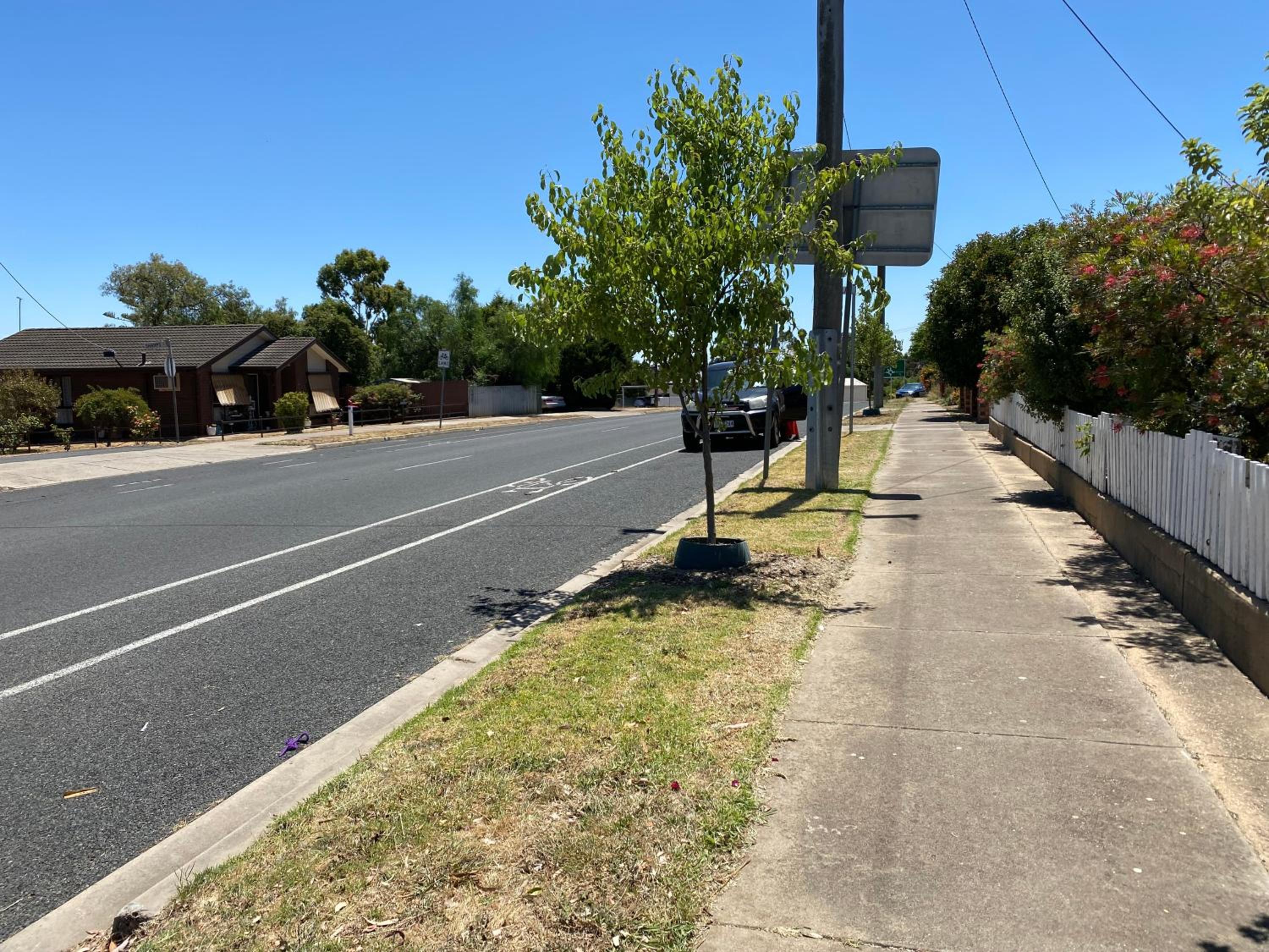 6 Beds-Whole House with 4 bedrooms -Stawell - share accommodation - 3 rooms for 5 gusts are available