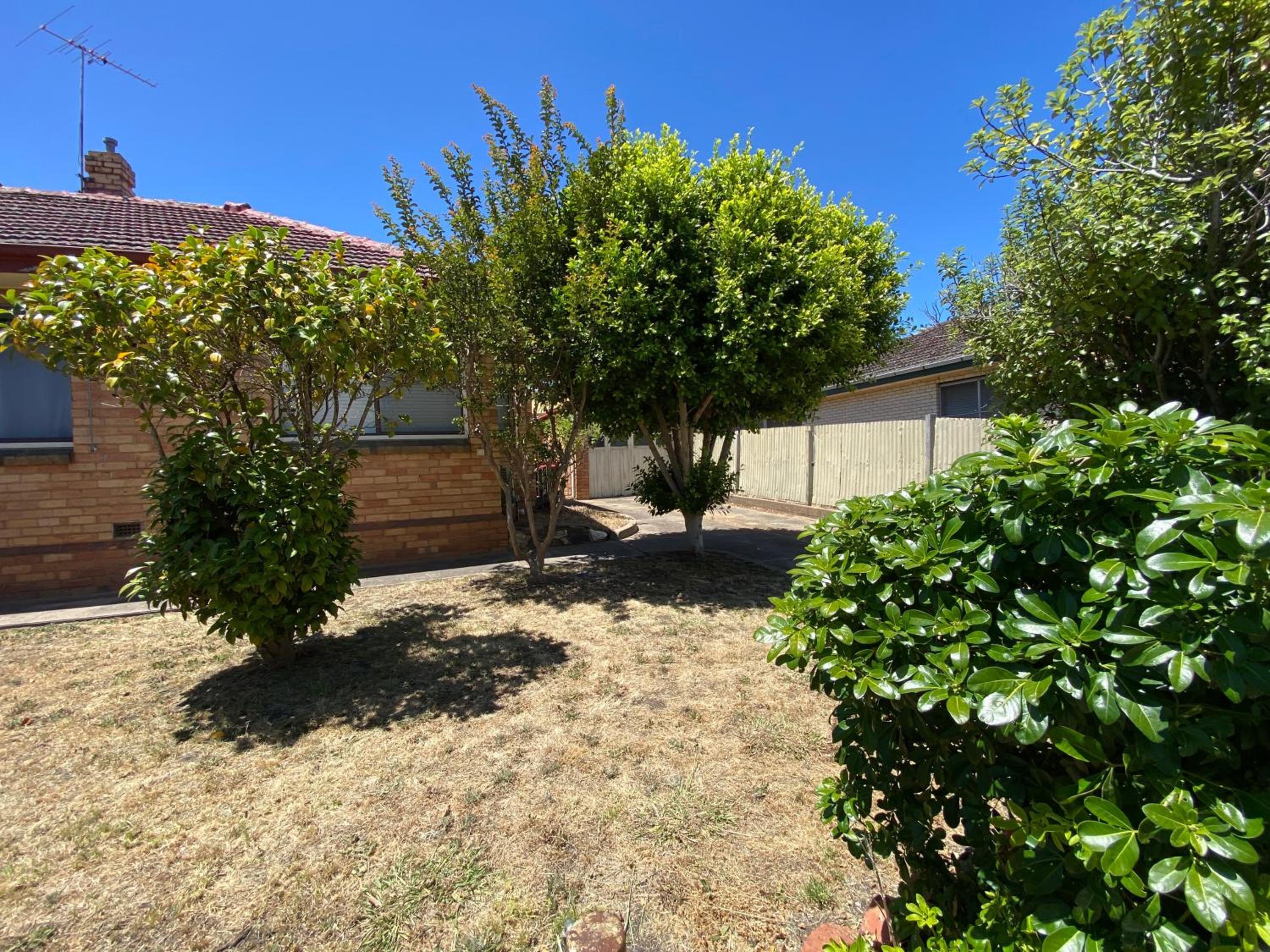 6 Beds-Whole House with 4 bedrooms -Stawell - share accommodation - 3 rooms for 5 gusts are available