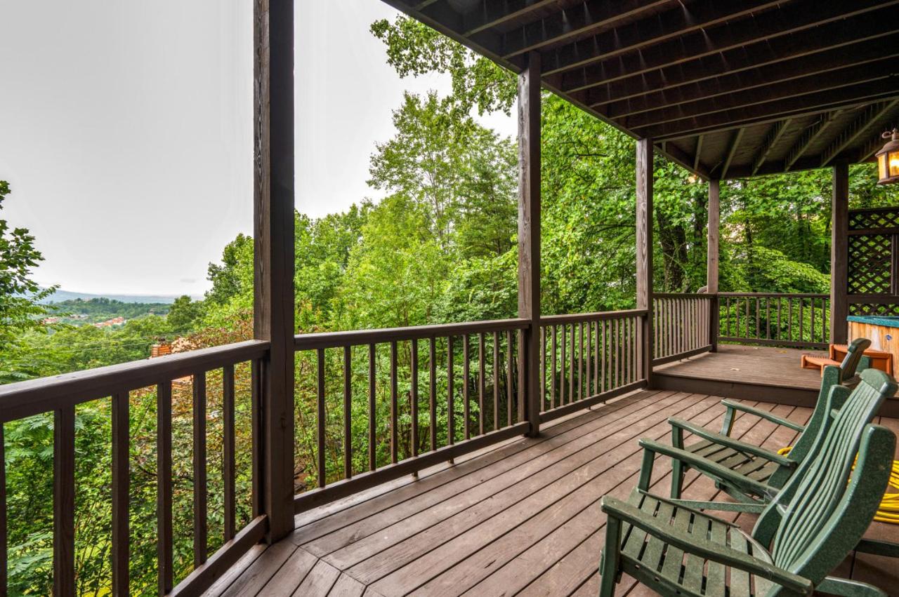 Grateful Gathering Lodge MTN View Hot Tub Games view 4