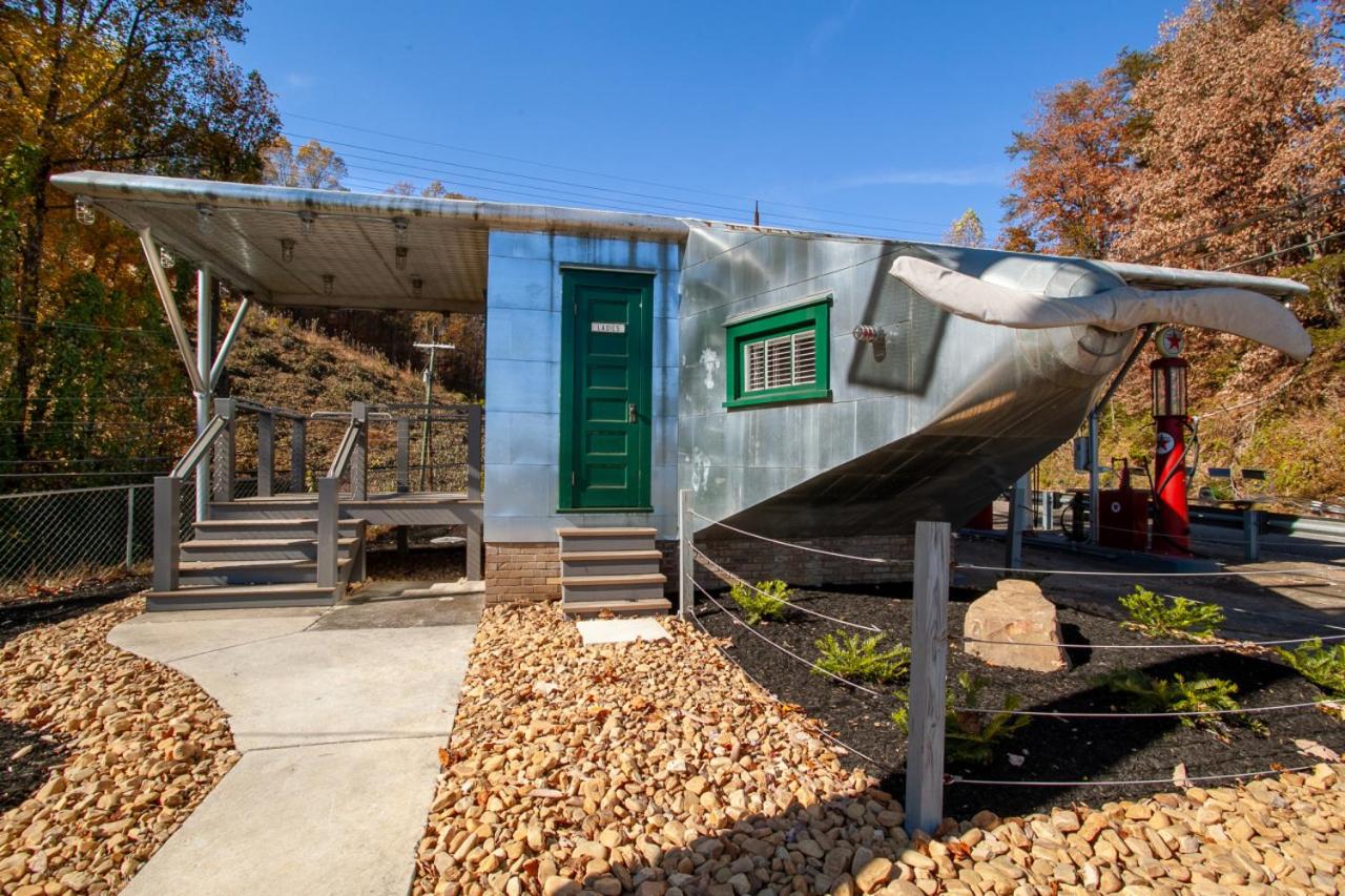 Airplane Filling Station -Unique Stay in Knoxville view 3