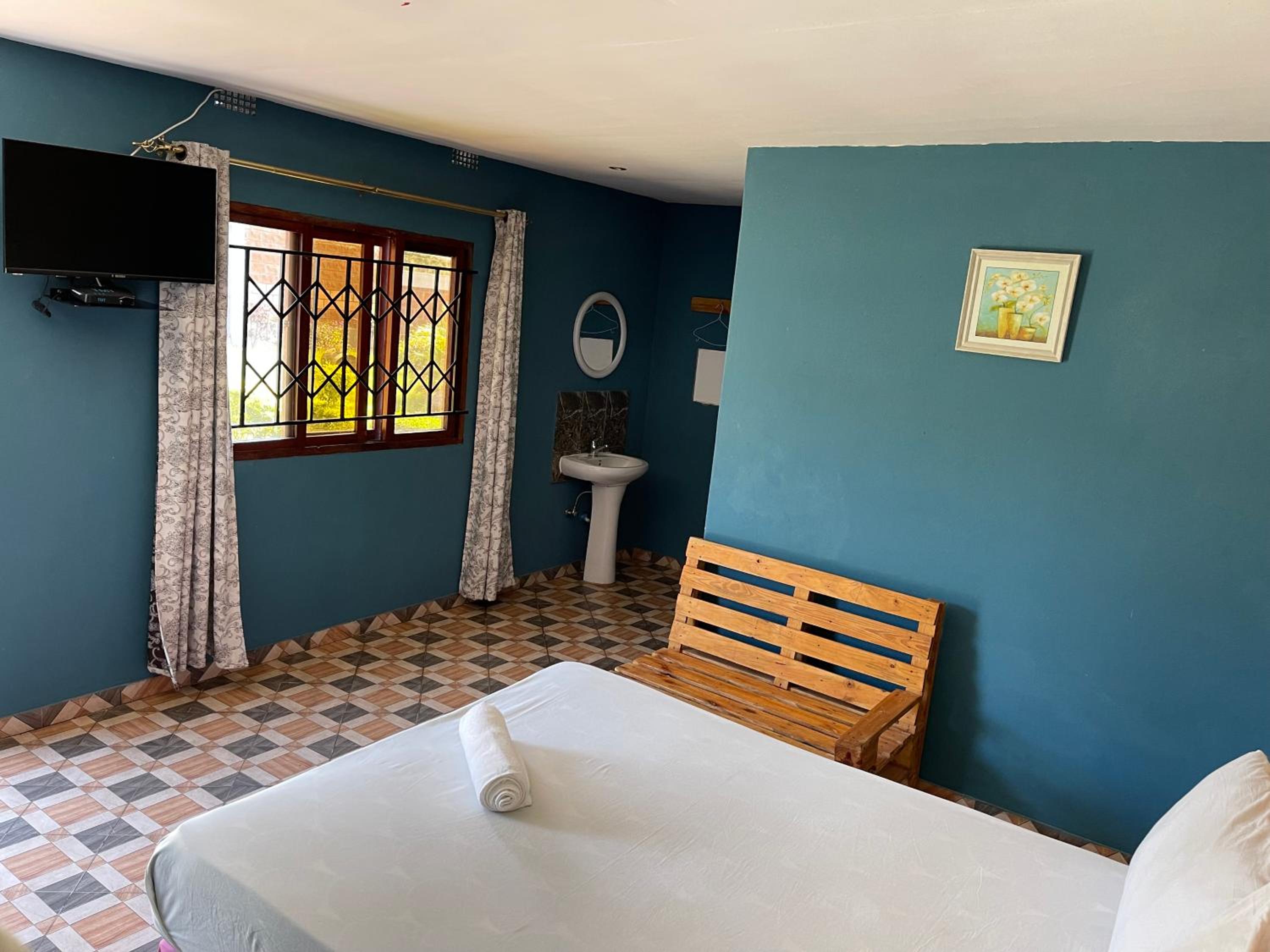 Limpopo’s Bar & Accommodation view 5