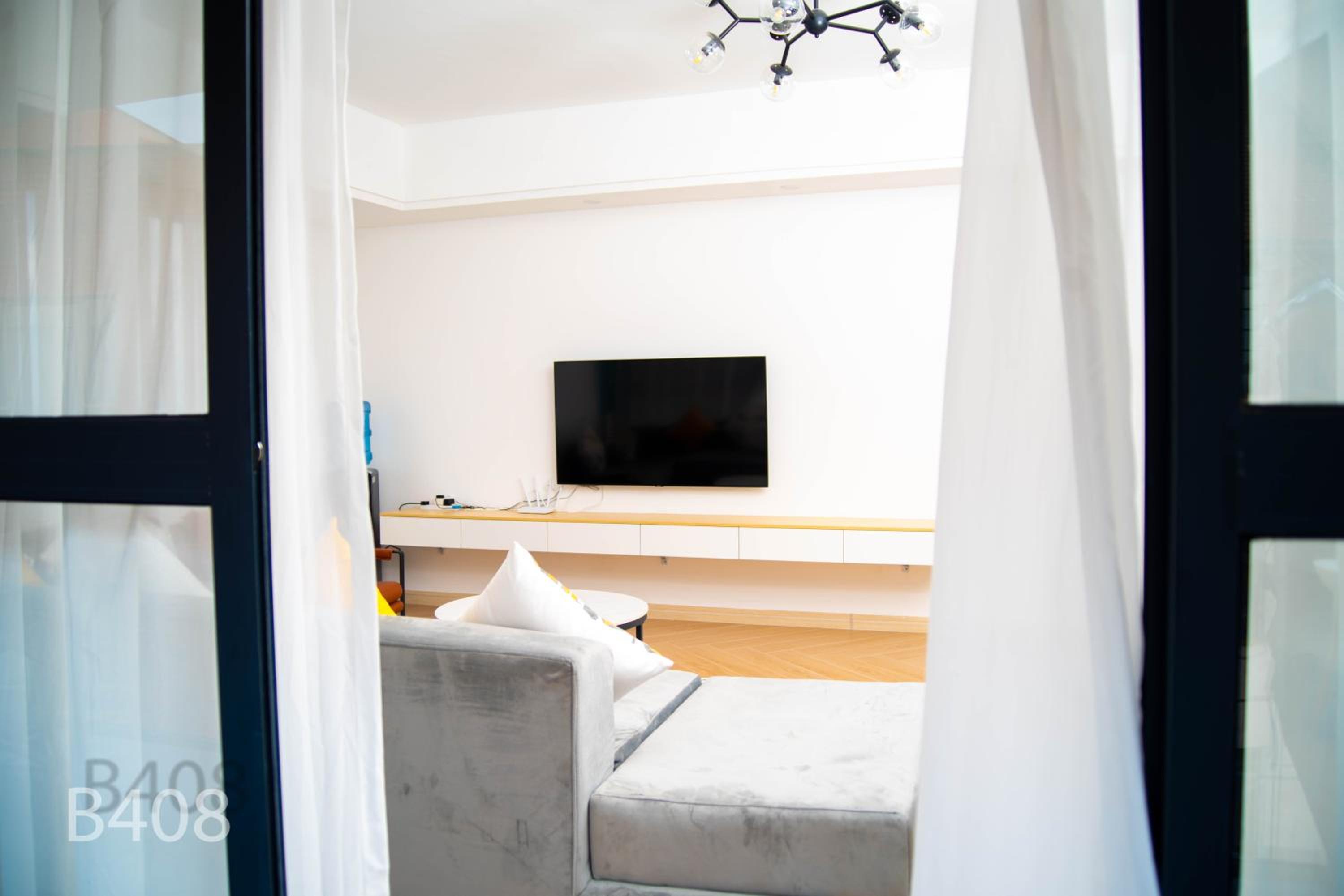 Laurel Living 3-Bedroom apartment view 2
