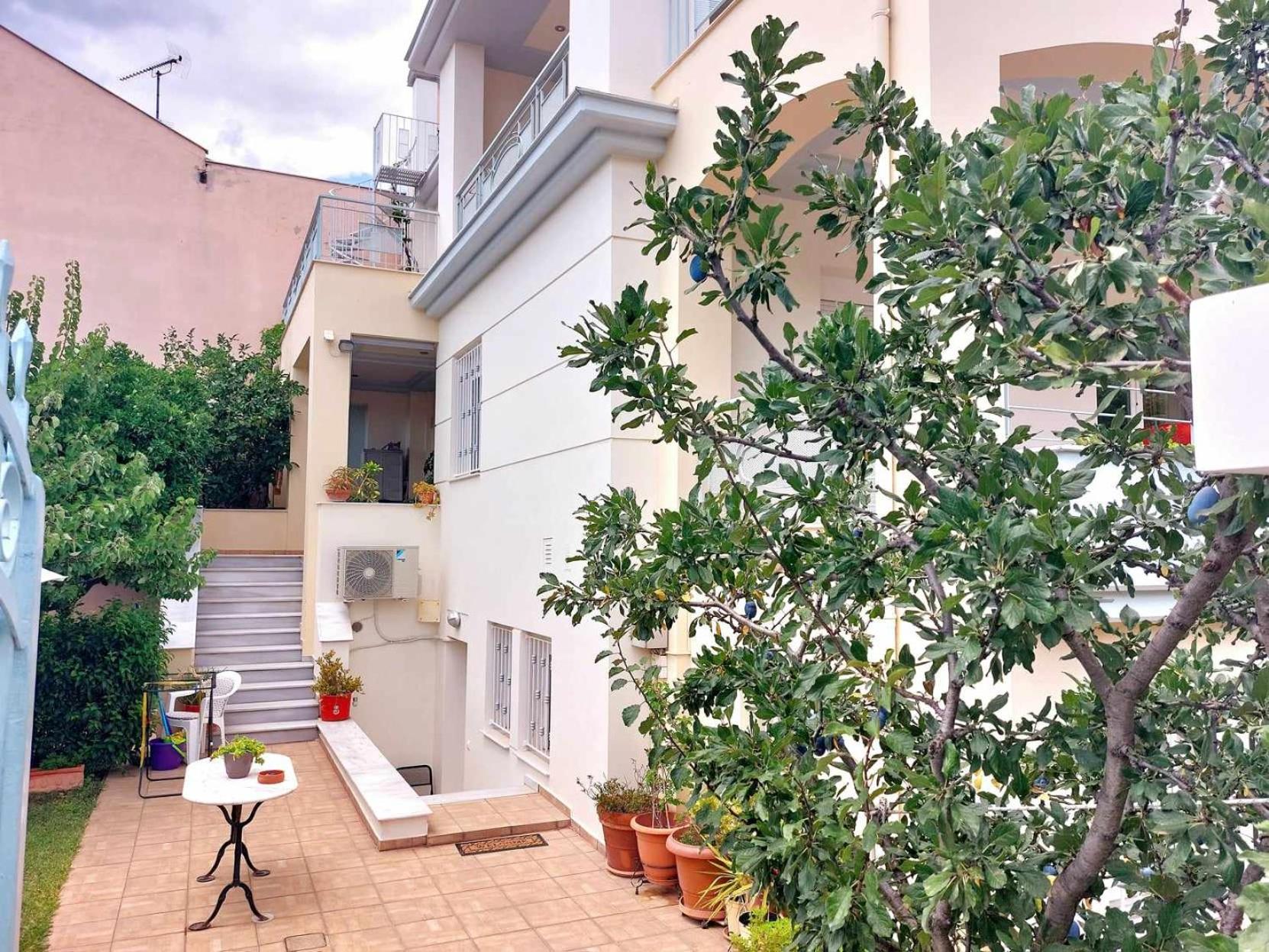Dora's home with garden Volos view 4