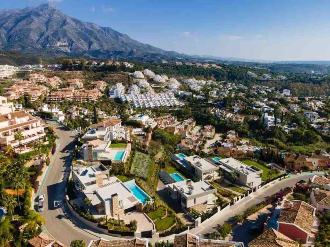 Villa Anamaya - Brand new villa in Nueva Andalucia view 4