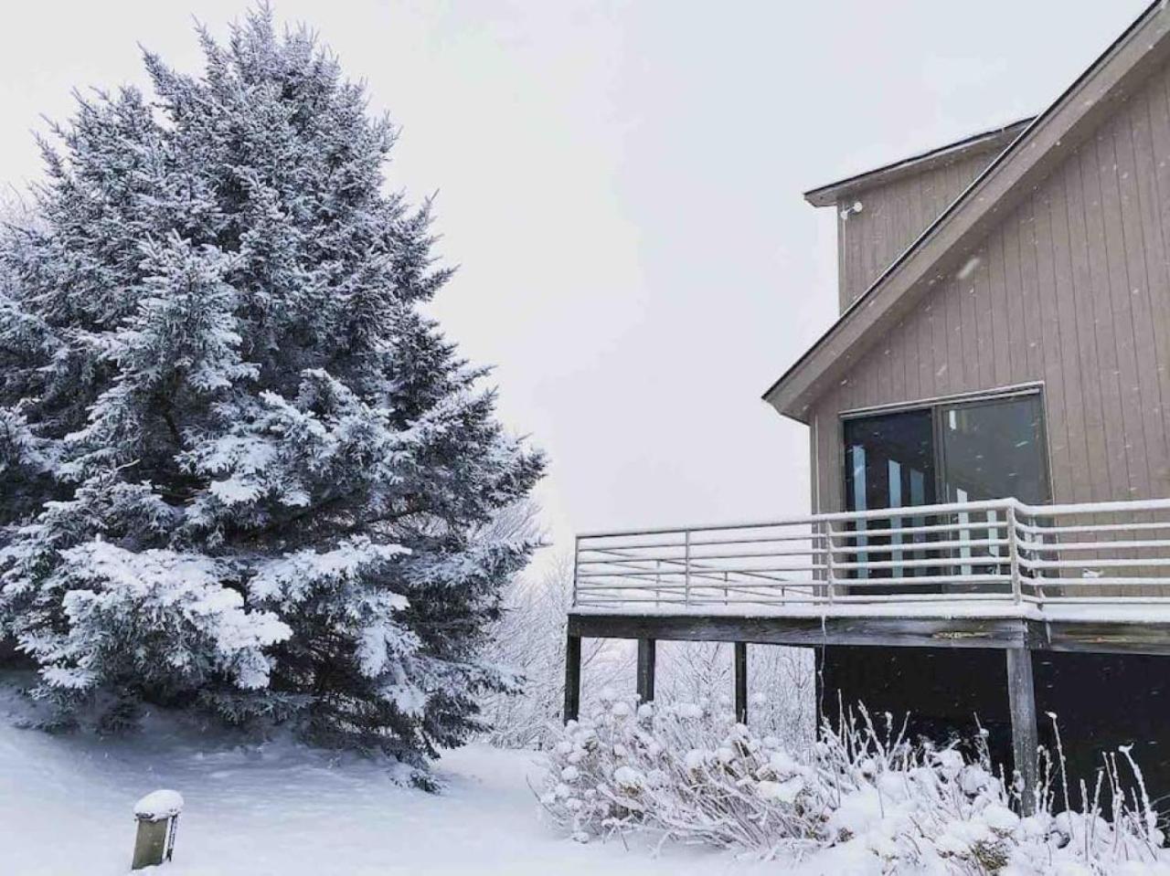 Moon Hill Retreat in Green Mountain view 3