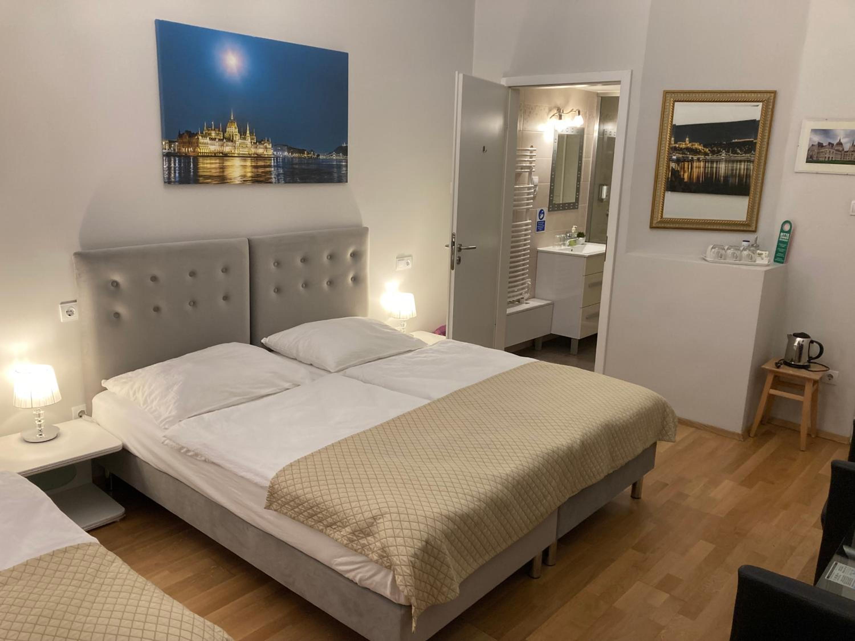 Anabelle Bed and Budapest