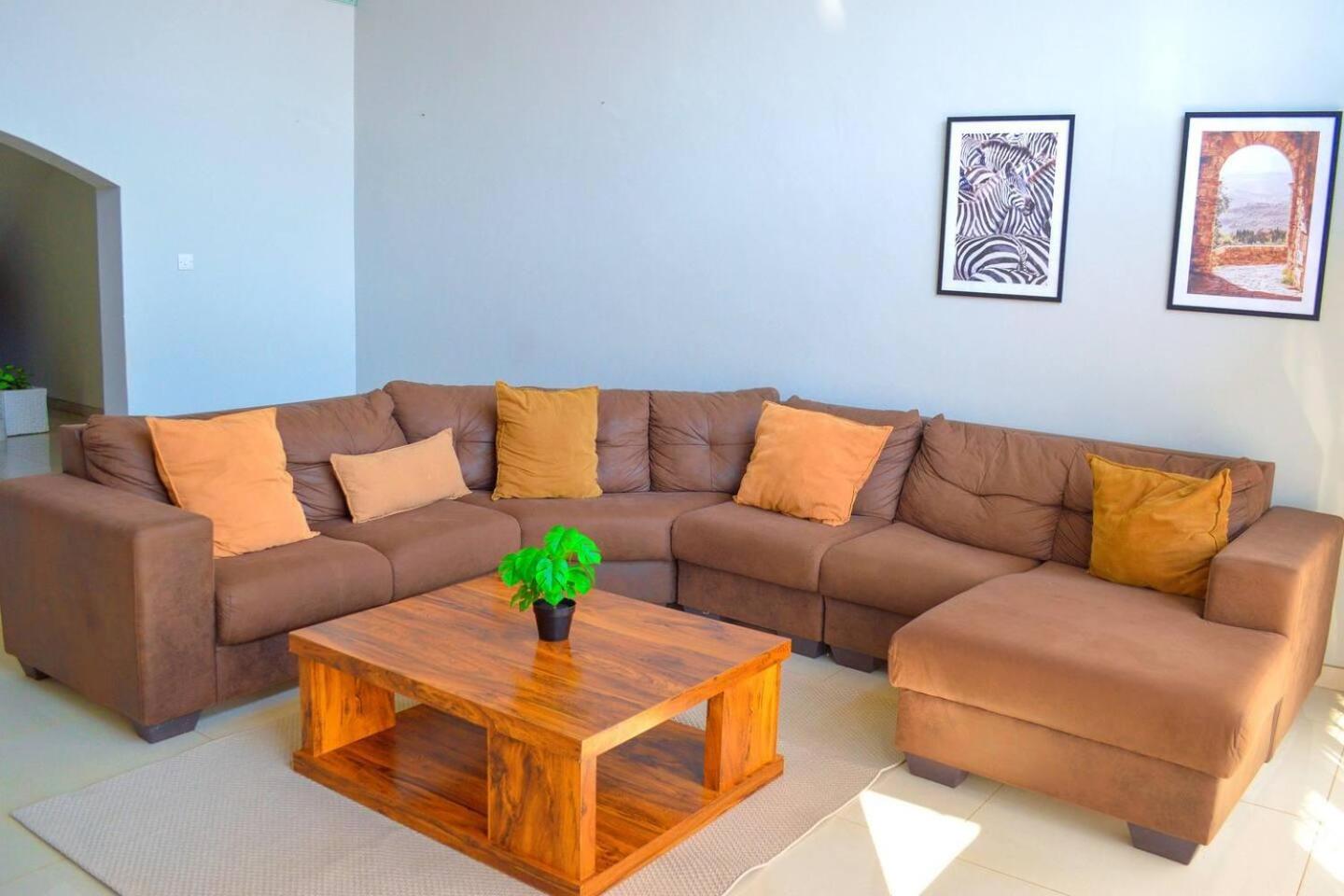 Mount Pleasant - Luxurious 4-Bed Villa view 4