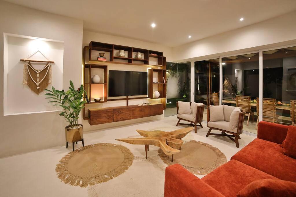 Estrena espectacular Villa, piscina XL y jacuzzi view 3