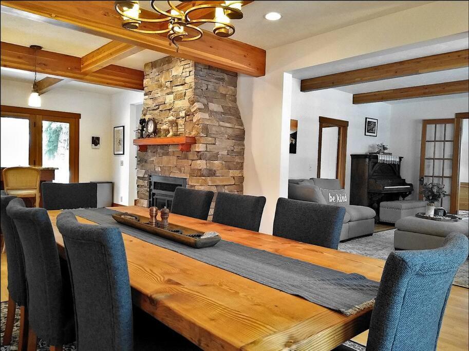 Beautiful 1910 American Craftsman home, close to Bozeman Hot Springs, near Bozeman and Big Sky, Montana. view 2