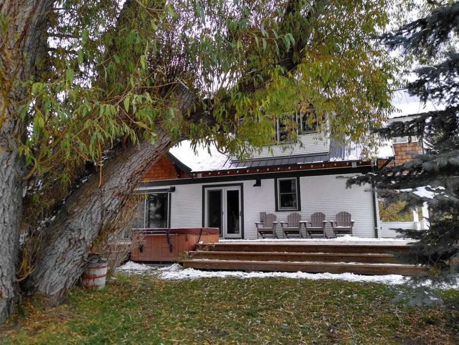Beautiful 1910 American Craftsman home, close to Bozeman Hot Springs, near Bozeman and Big Sky, Montana. view 3