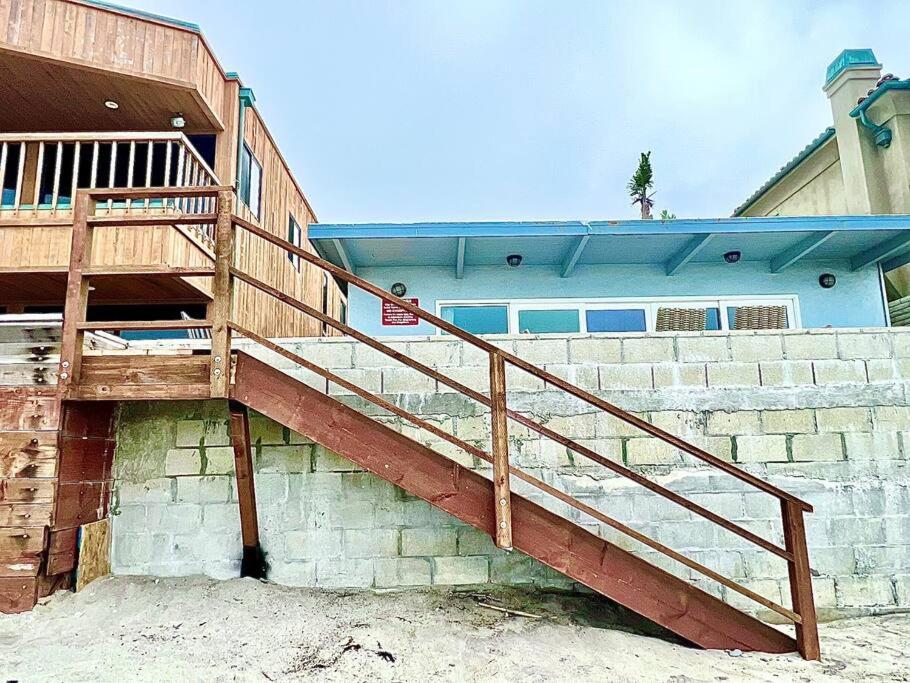 ON THE SAND!! Private Beach! OCEAN FRONT HOT TUB!!