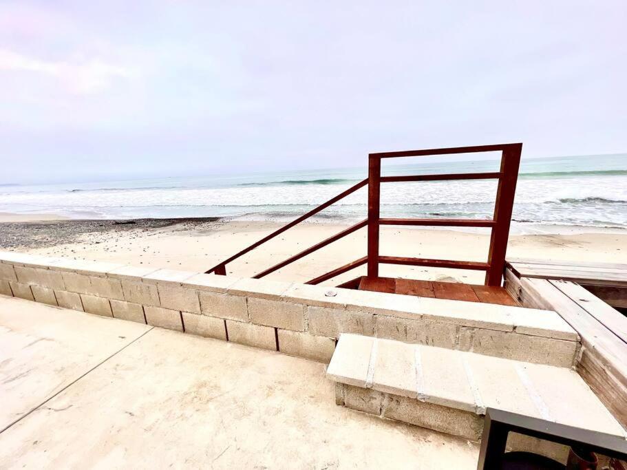ON THE SAND!! Private Beach! OCEAN FRONT HOT TUB!!